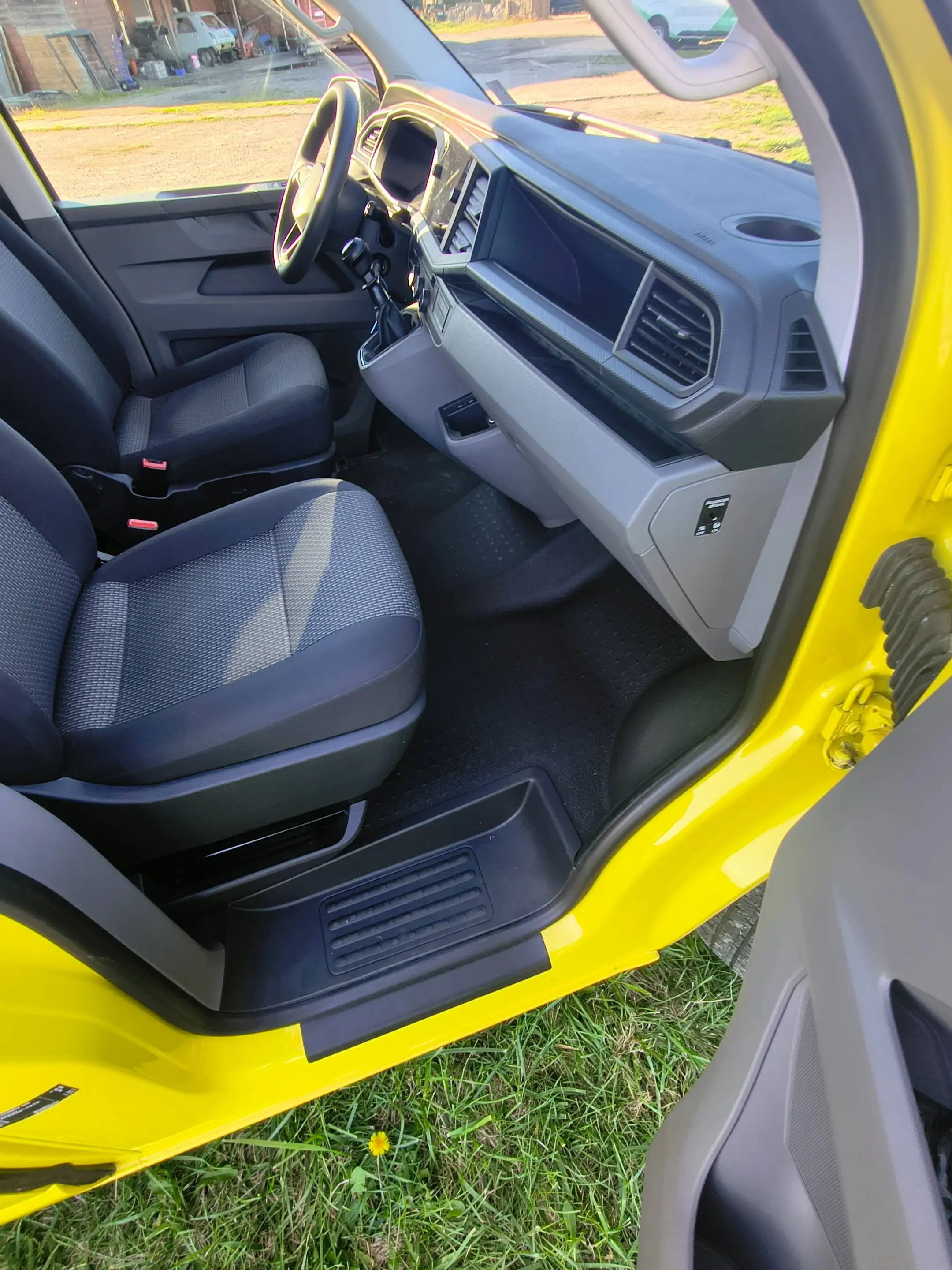 Volkswagen T6.1 Transporter FWD EcoProfi — photo 9