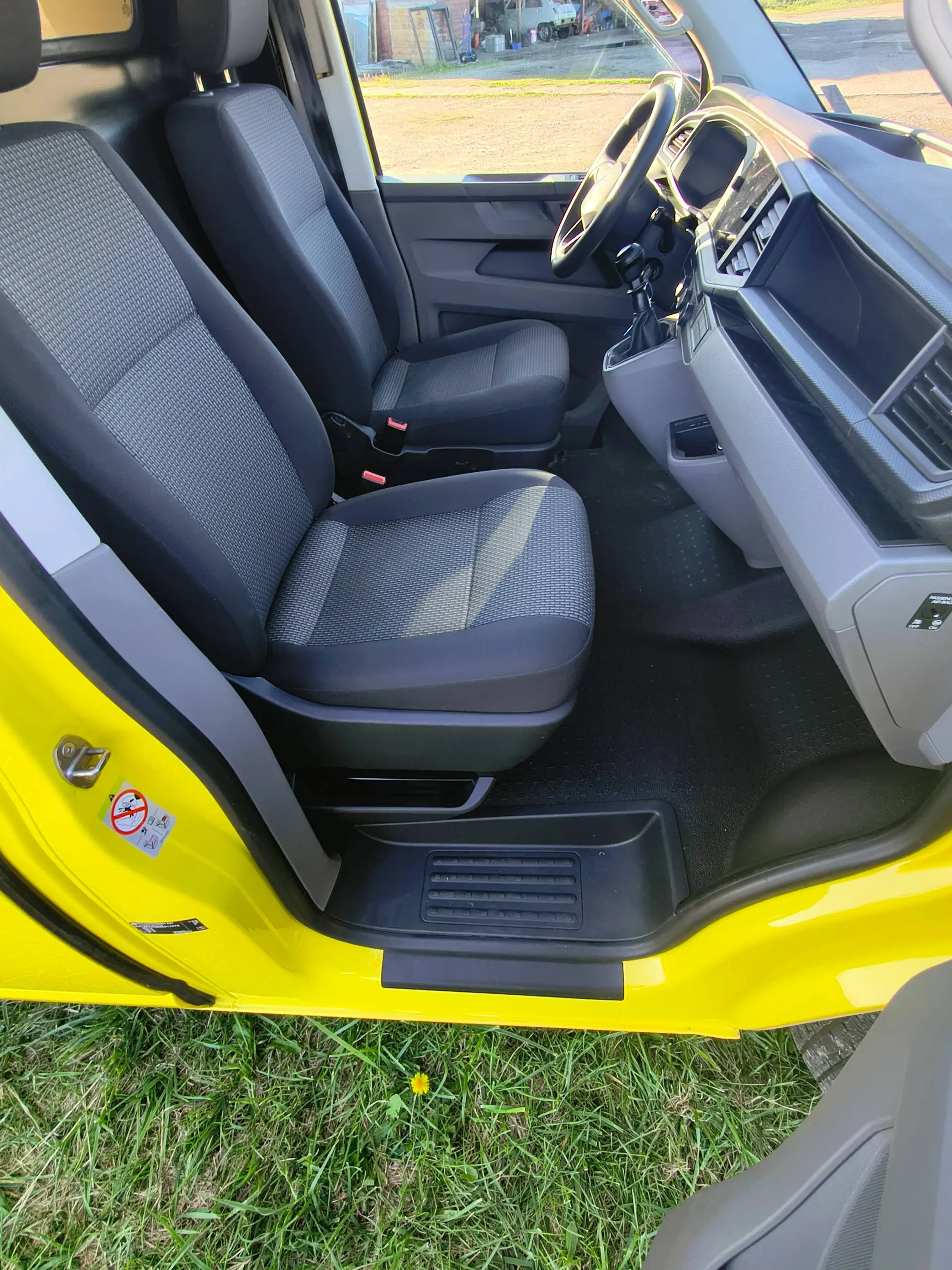 Volkswagen T6.1 Transporter FWD EcoProfi — photo 10