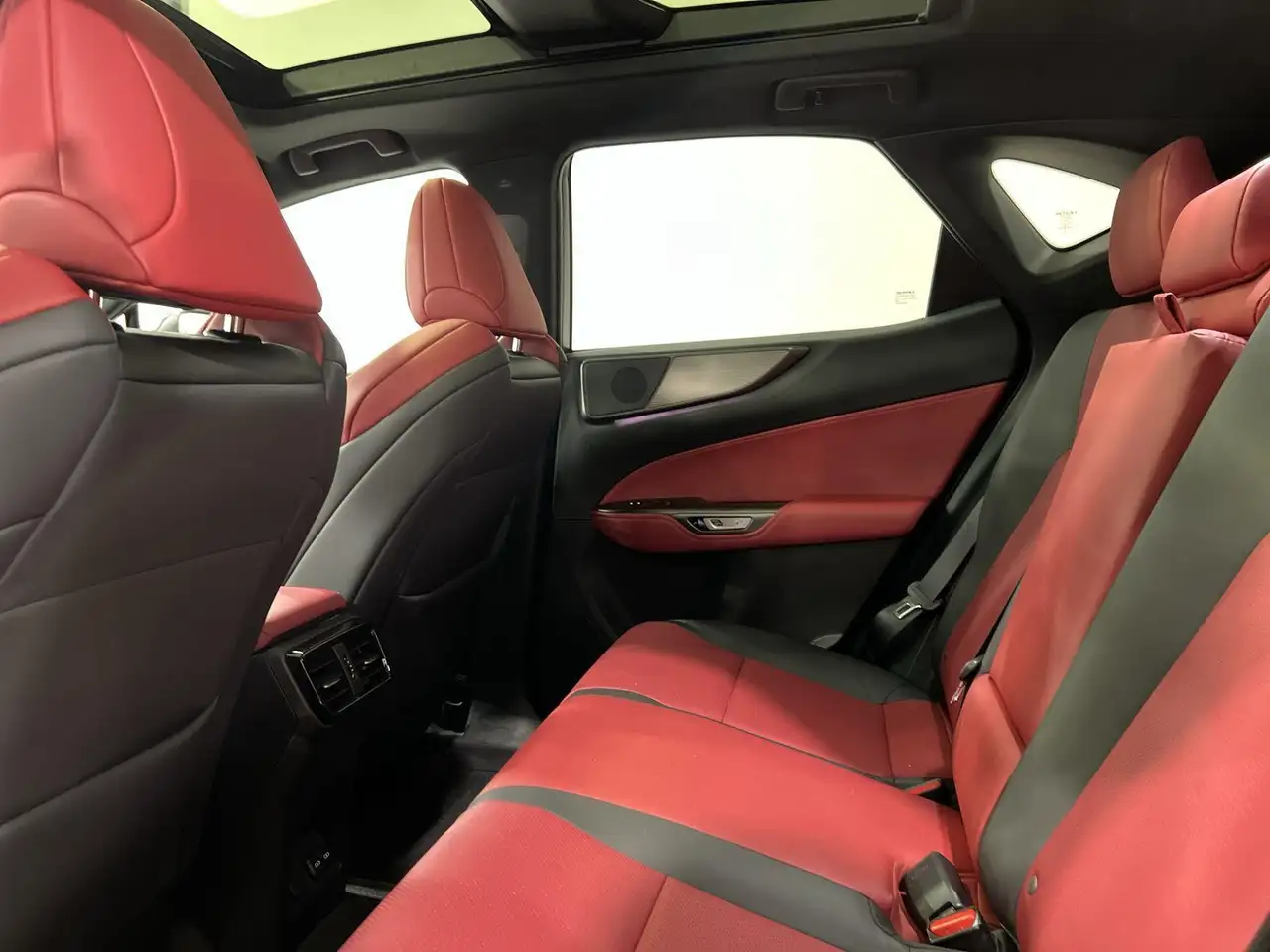 Lexus NX снимка Lexus NX
