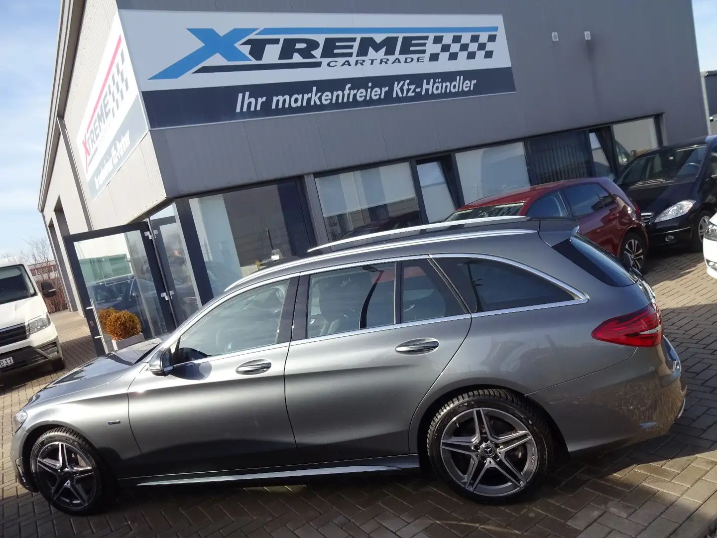 Mercedes-Benz C 300 e T AMG/LED/9-G-Automatik/Fin. ab 3,9% Gris - 1