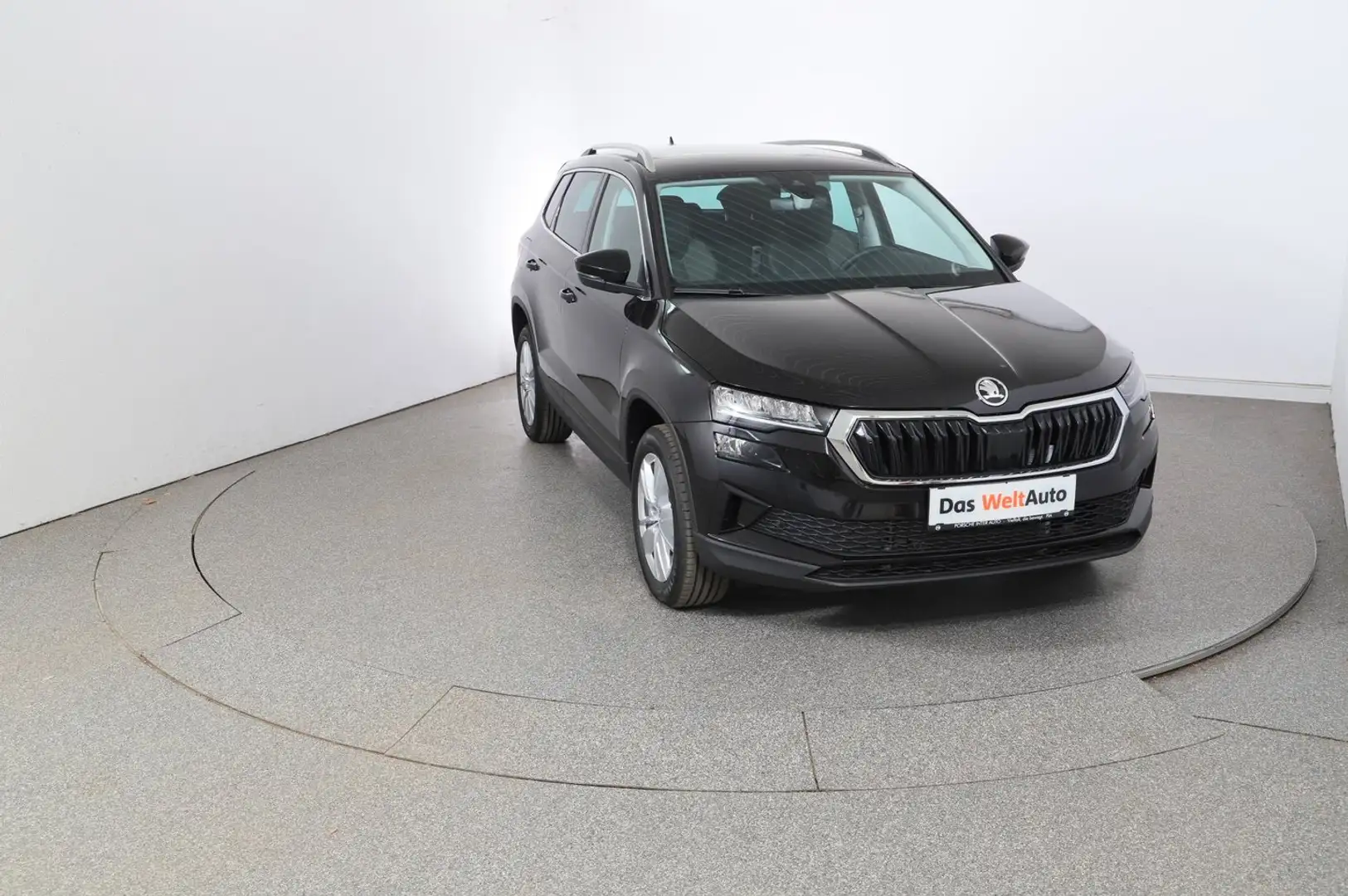 Skoda Karoq Selection TSI DSG ACT Schwarz - 2