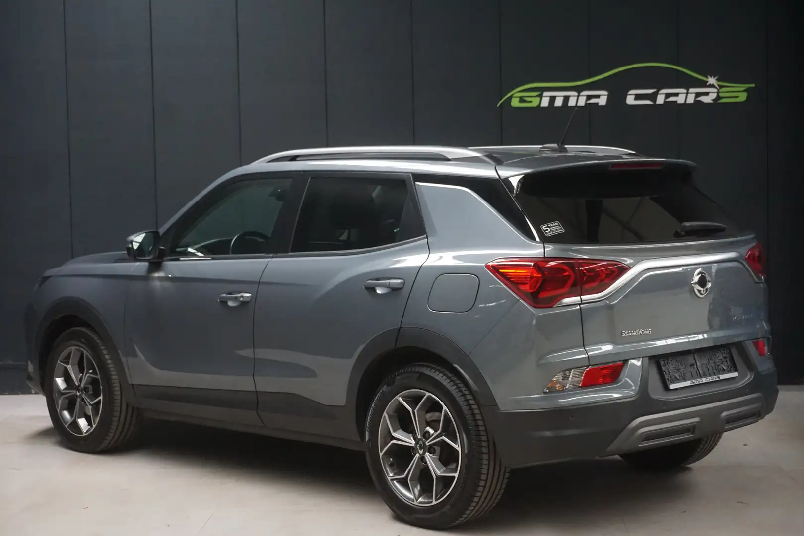 SsangYong Korando 1.5T-GDi 2WD Benzine Airco-Nav-Keyless-Gar antie Grijs - 2