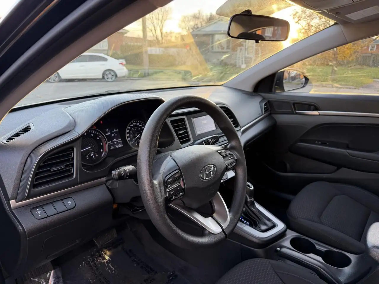 Hyundai ELANTRA снимка Hyundai ELANTRA
