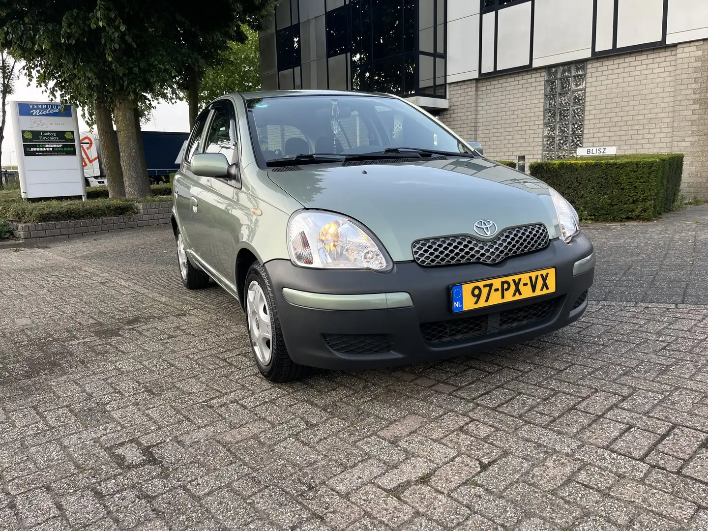 Toyota Yaris 1.3 VVT-i Sol Groen - 1