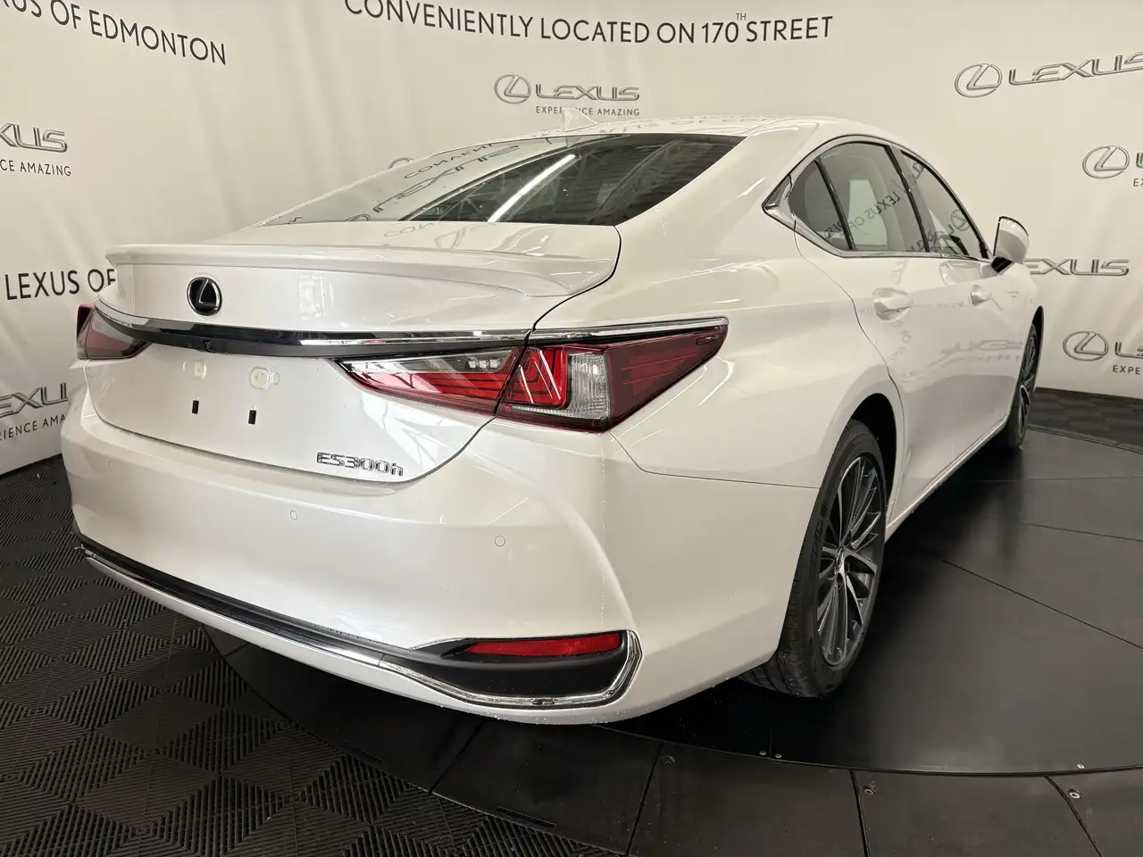 Lexus ES photo Lexus ES