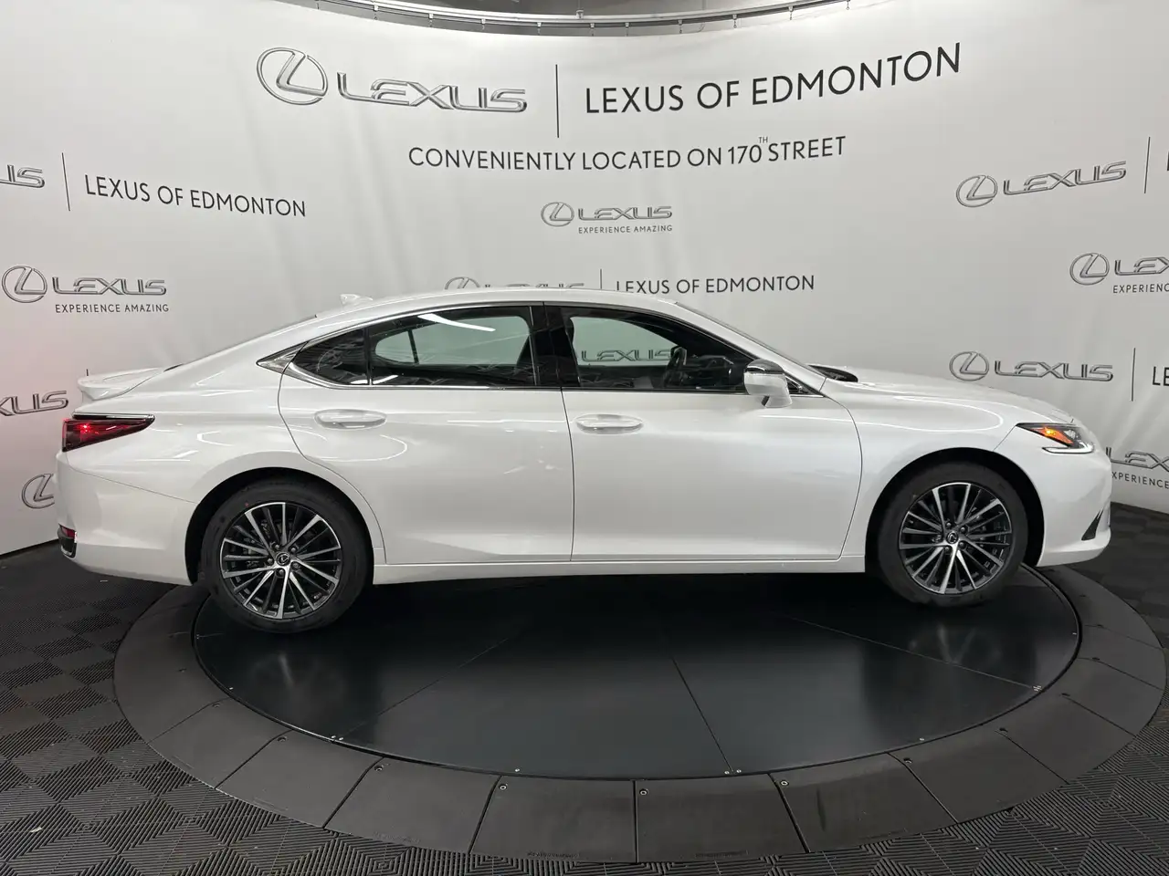 Lexus ES photo Lexus ES