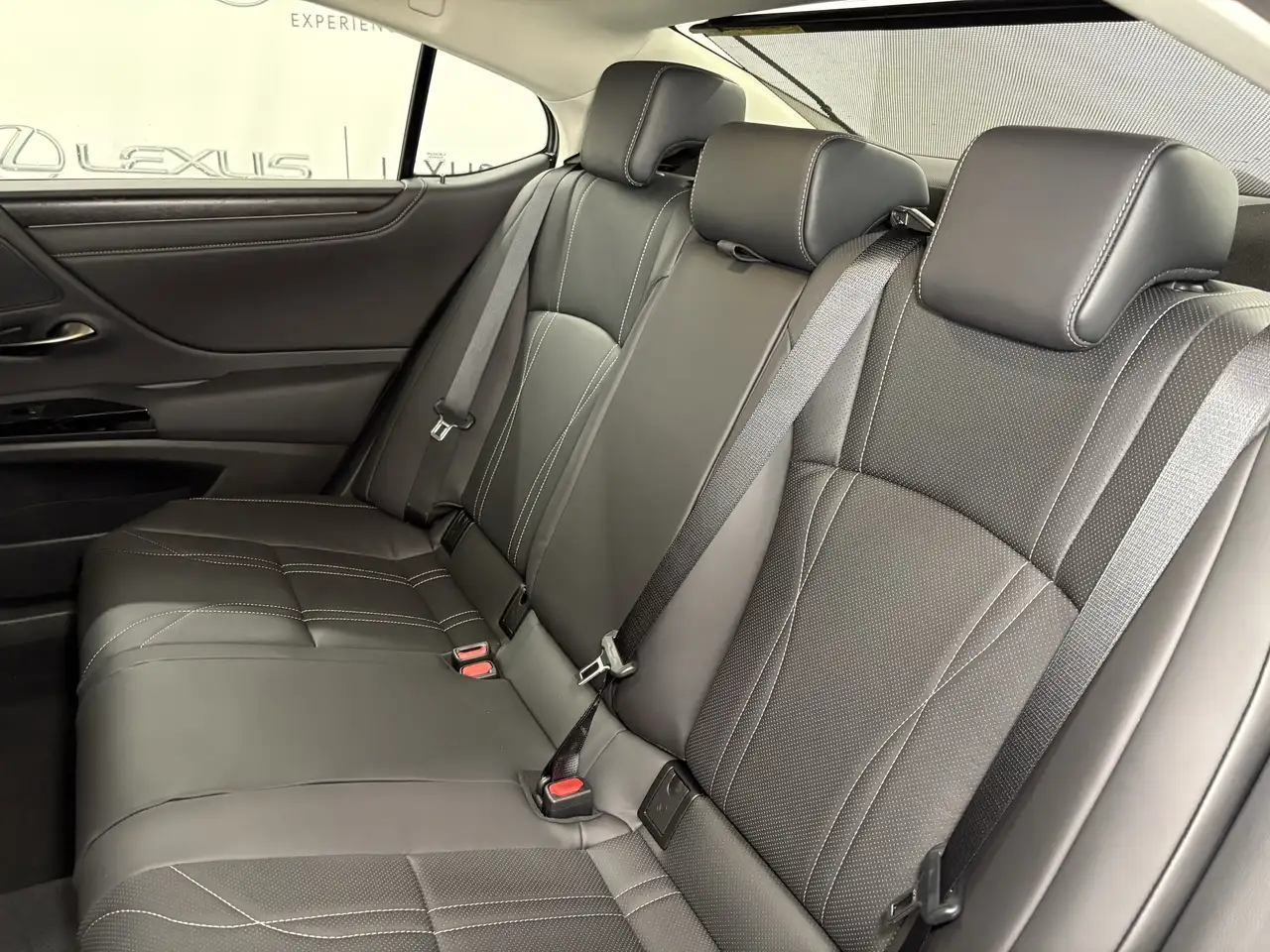 Lexus ES photo Lexus ES