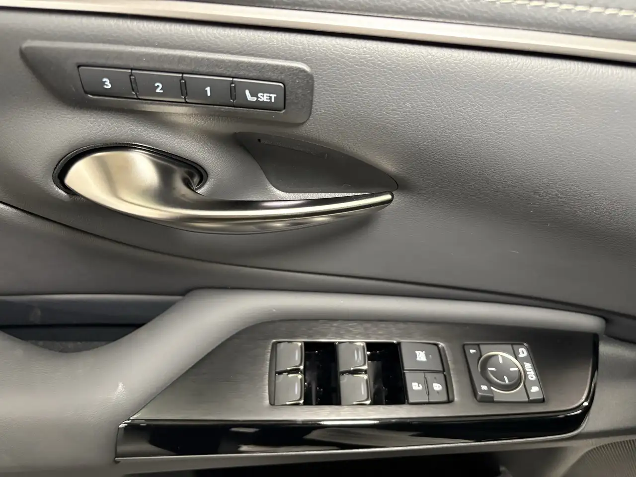 Lexus ES photo Lexus ES