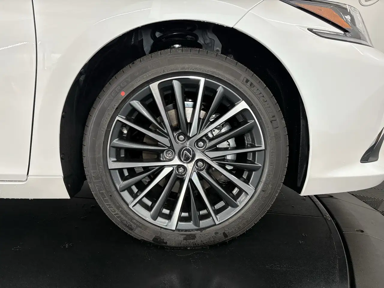 Lexus ES photo Lexus ES