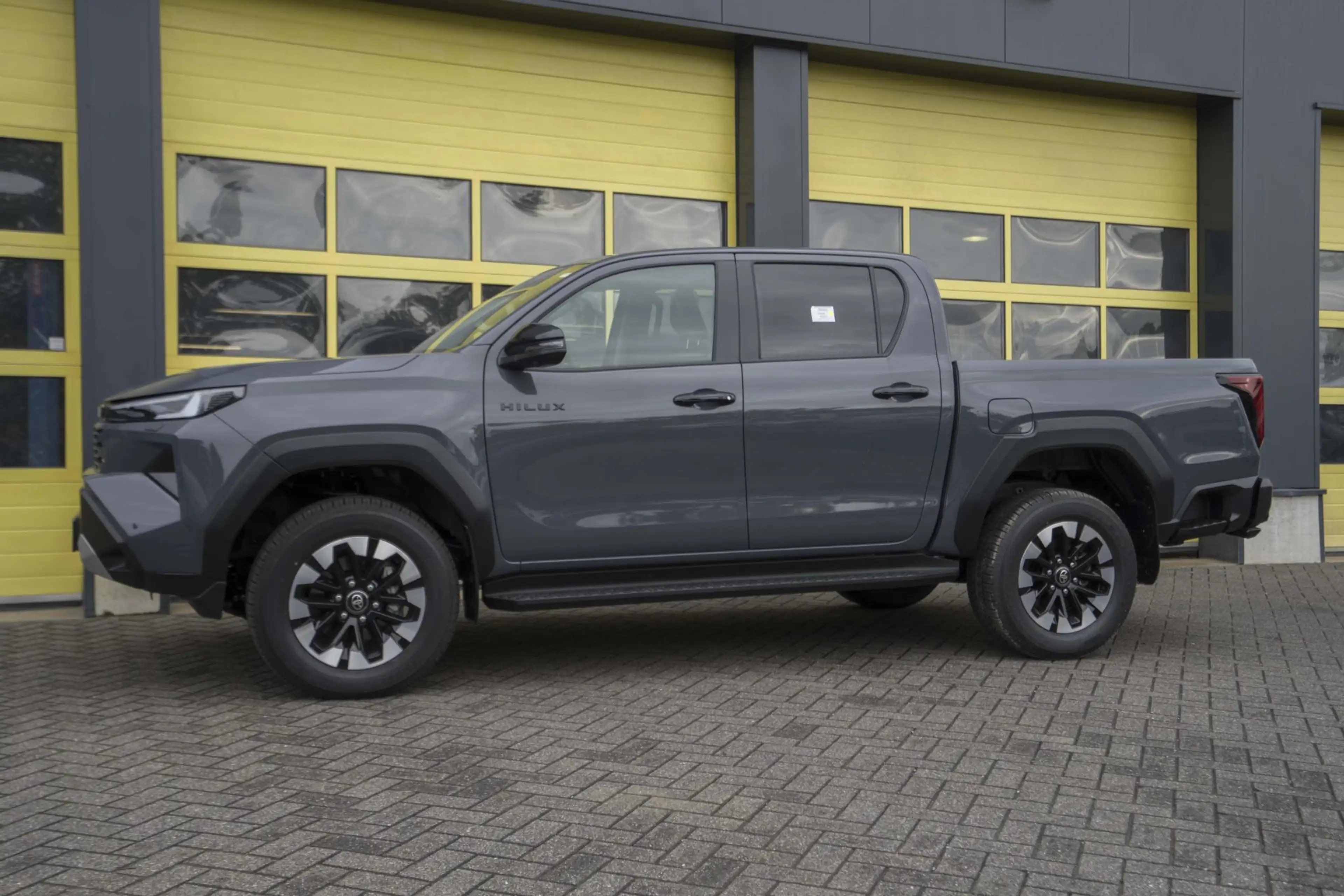 Toyota Hilux Toyota Hilux 2.8 D-4D MHEV Double Cab Style — photo 8