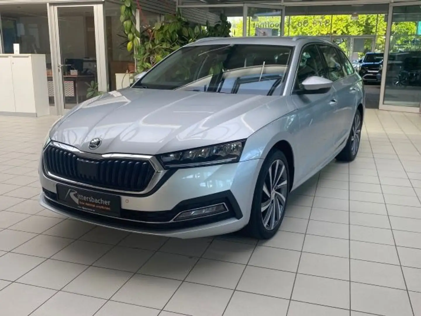 Skoda Octavia Combi Style 2.0 TDI AHK Navi HUP Silber - 2
