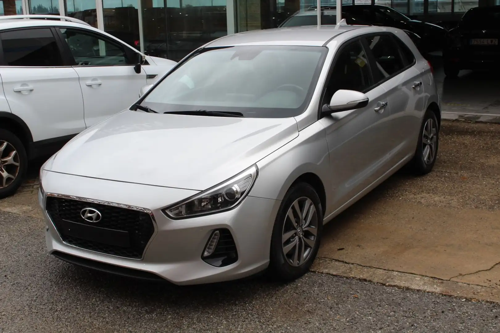 Hyundai i30 1.6CRDi Tecno 110 Plateado - 2