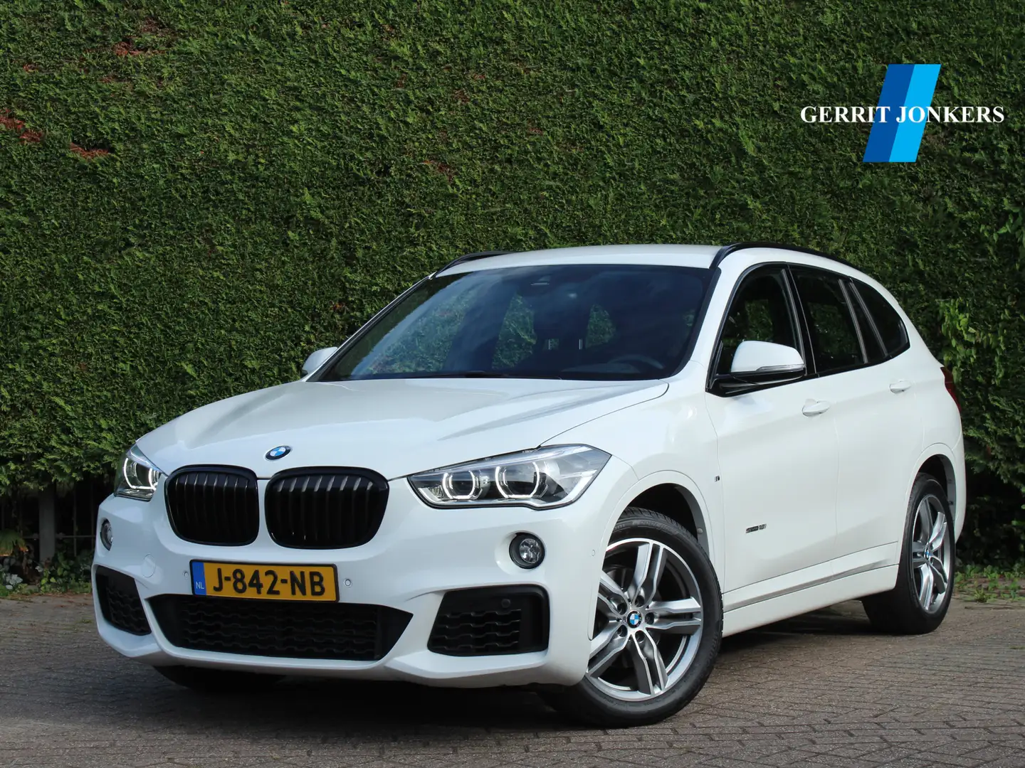 BMW X1 sDrive18i Executive M Sport | Trekhaak Wit - 1