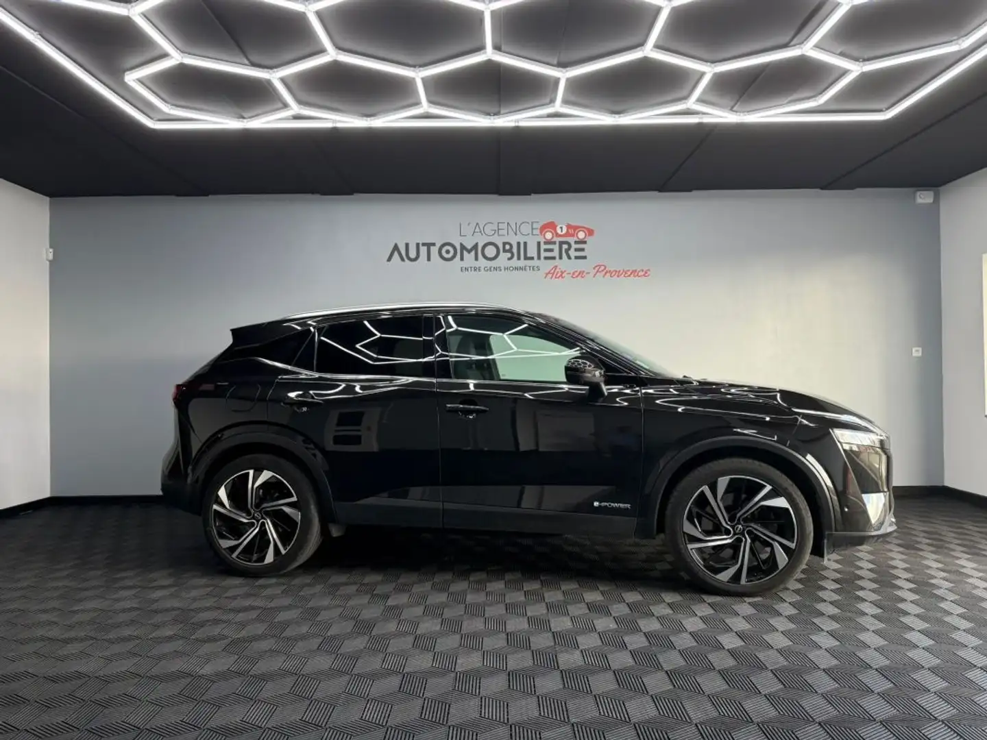 Nissan Qashqai Tekna %2B 1.5 DIG-T 190 ch – Suivi complet Schwarz - 2