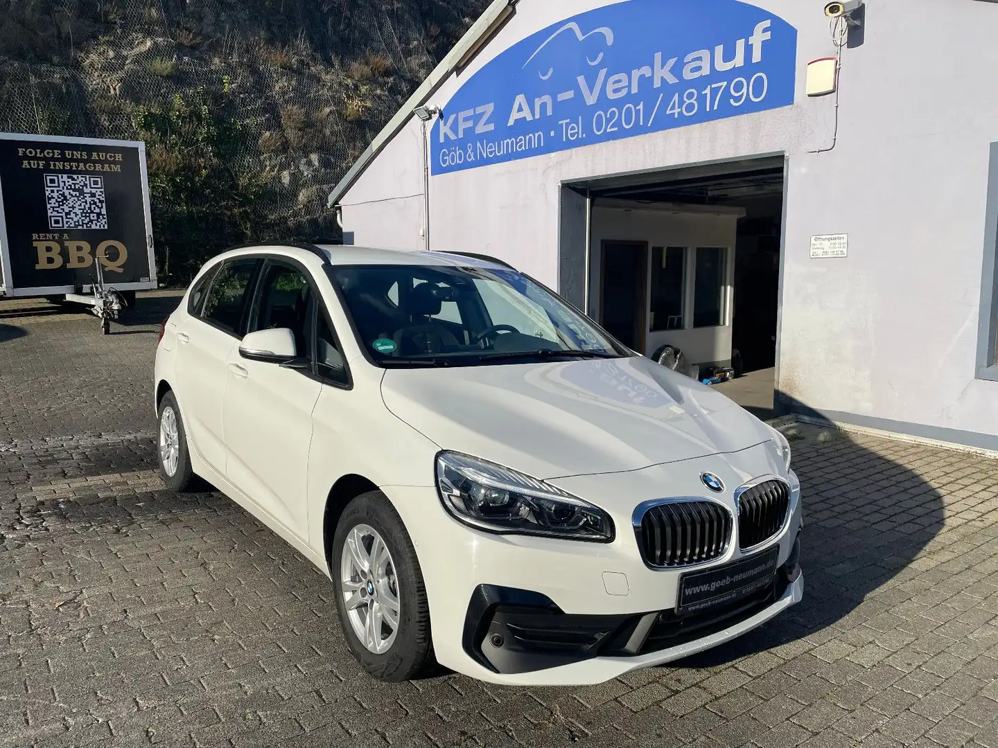 BMW 218 i Active Tourer Adv. Navi DAB LED Sportsitze Weiß - 1