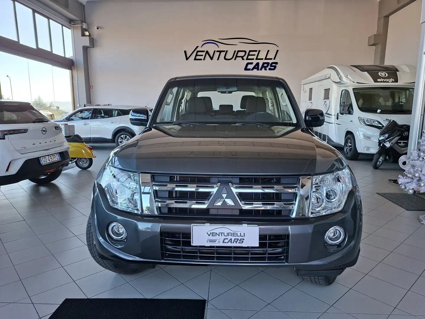 Mitsubishi Pajero Pajero IV 3.2 cr Invite 200cv 3p Gri - 2