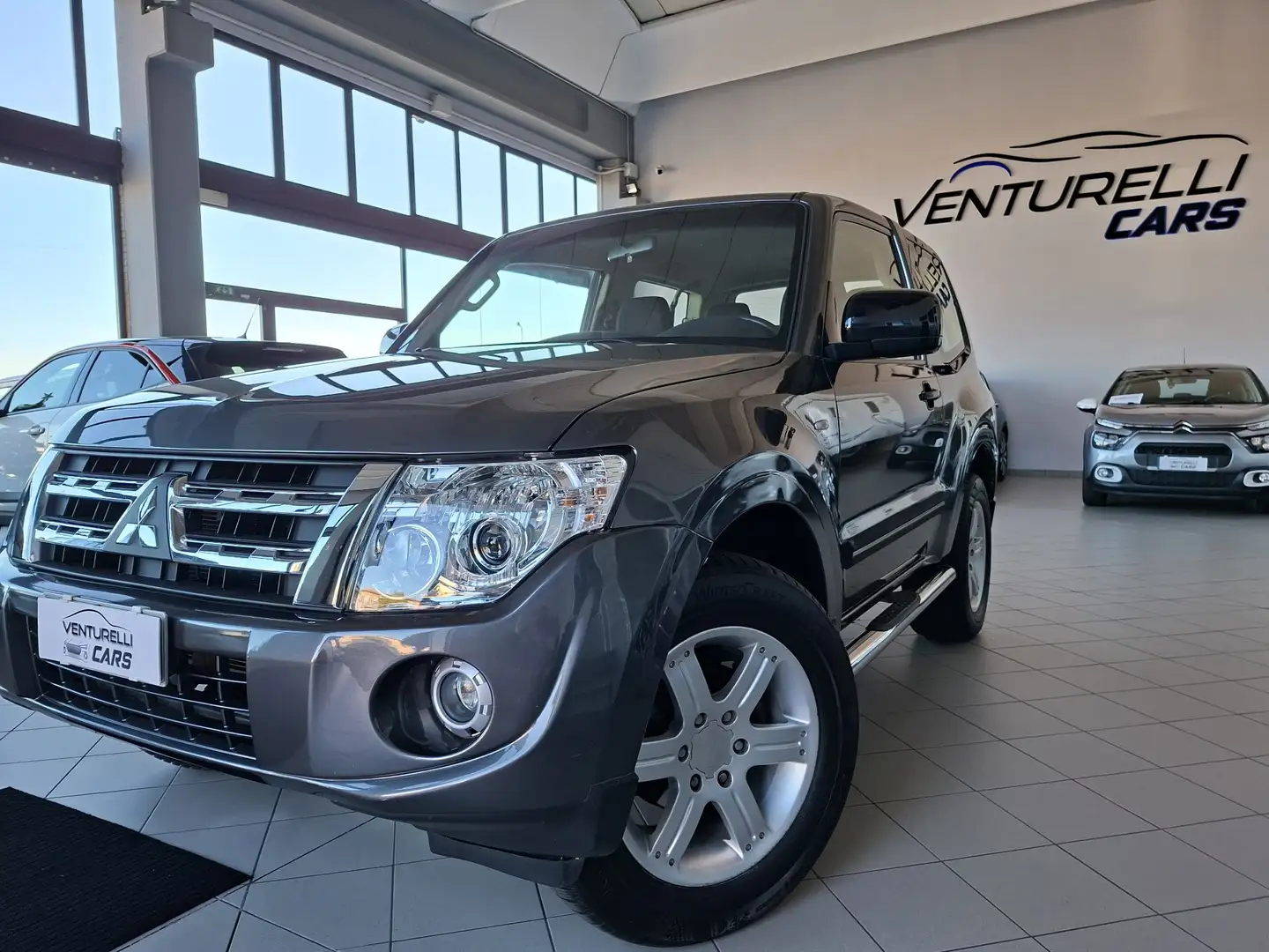 Mitsubishi Pajero Pajero IV 3.2 cr Invite 200cv 3p Gri - 1