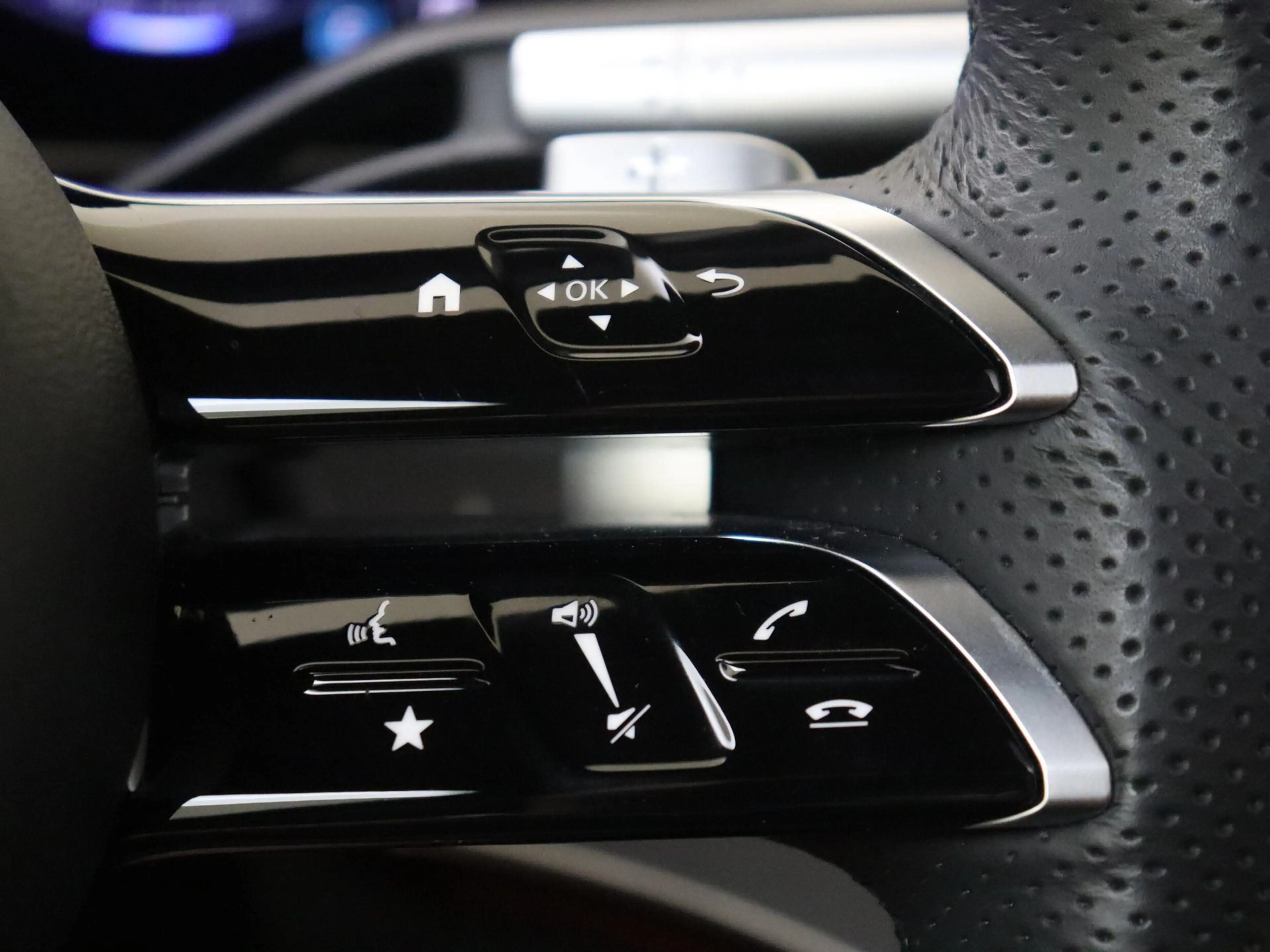 Mercedes-Benz EQS SUV 450 4MATIC AMG Line 7p 118 kWh / Premium/ Panorama — photo 14