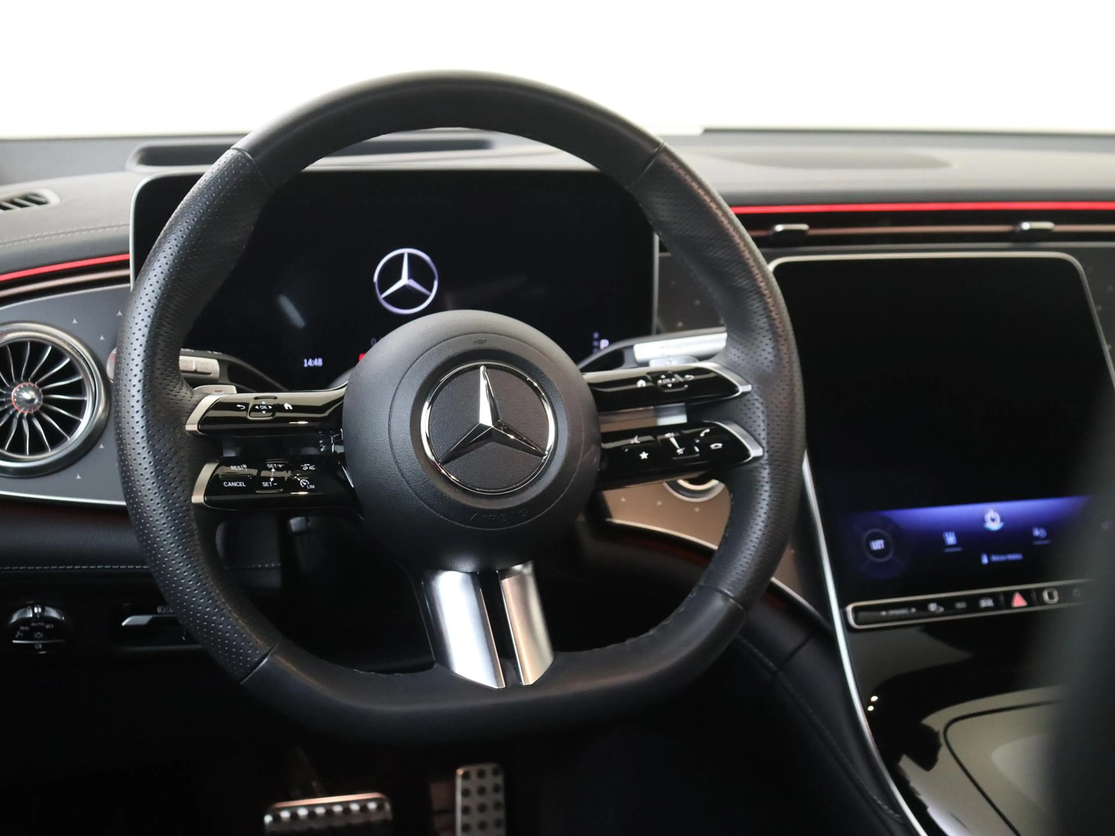 Mercedes-Benz EQS SUV 450 4MATIC AMG Line 7p 118 kWh / Premium/ Panorama — photo 10