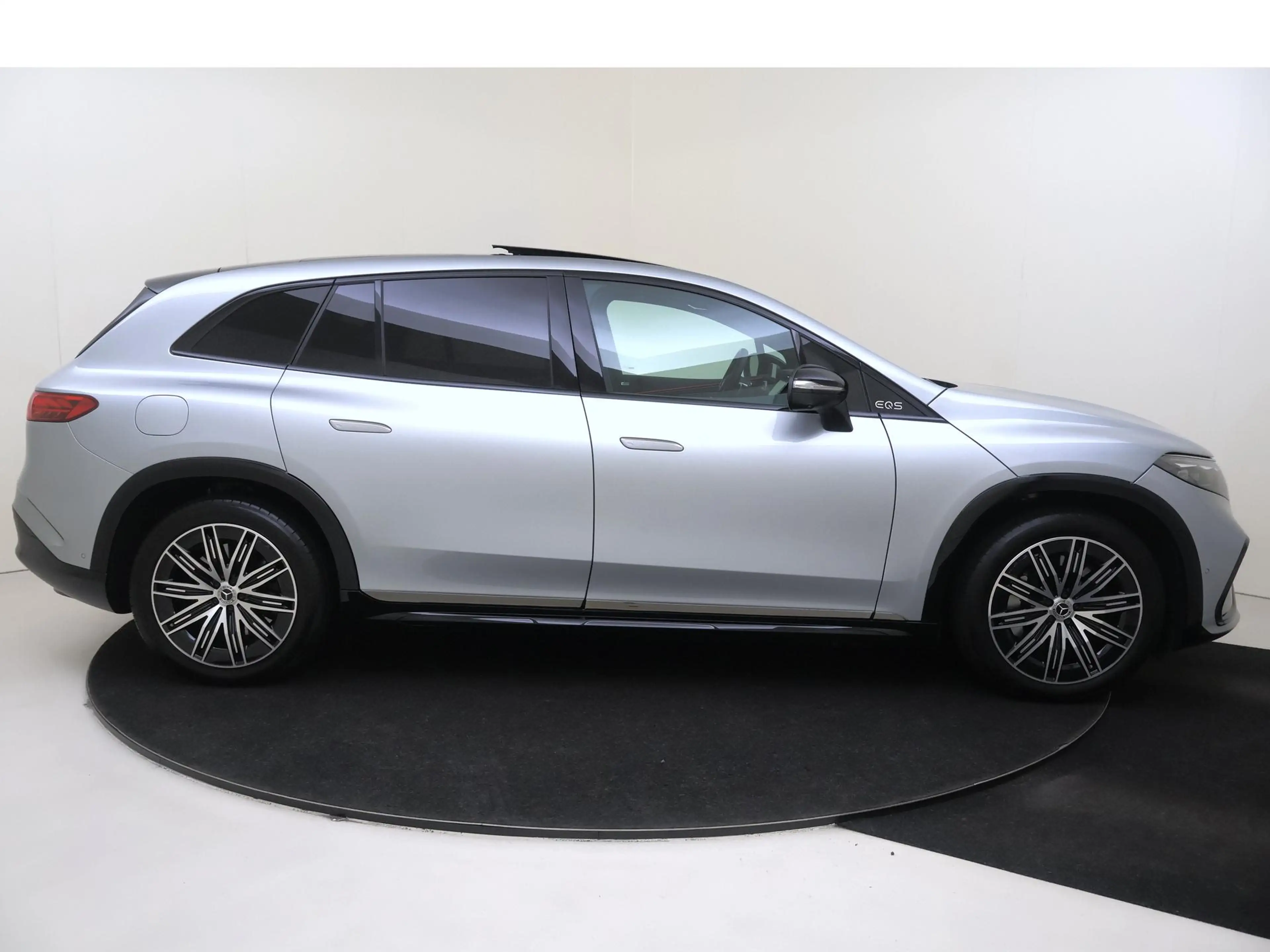 Mercedes-Benz EQS SUV 450 4MATIC AMG Line 7p 118 kWh / Premium/ Panorama — photo 9
