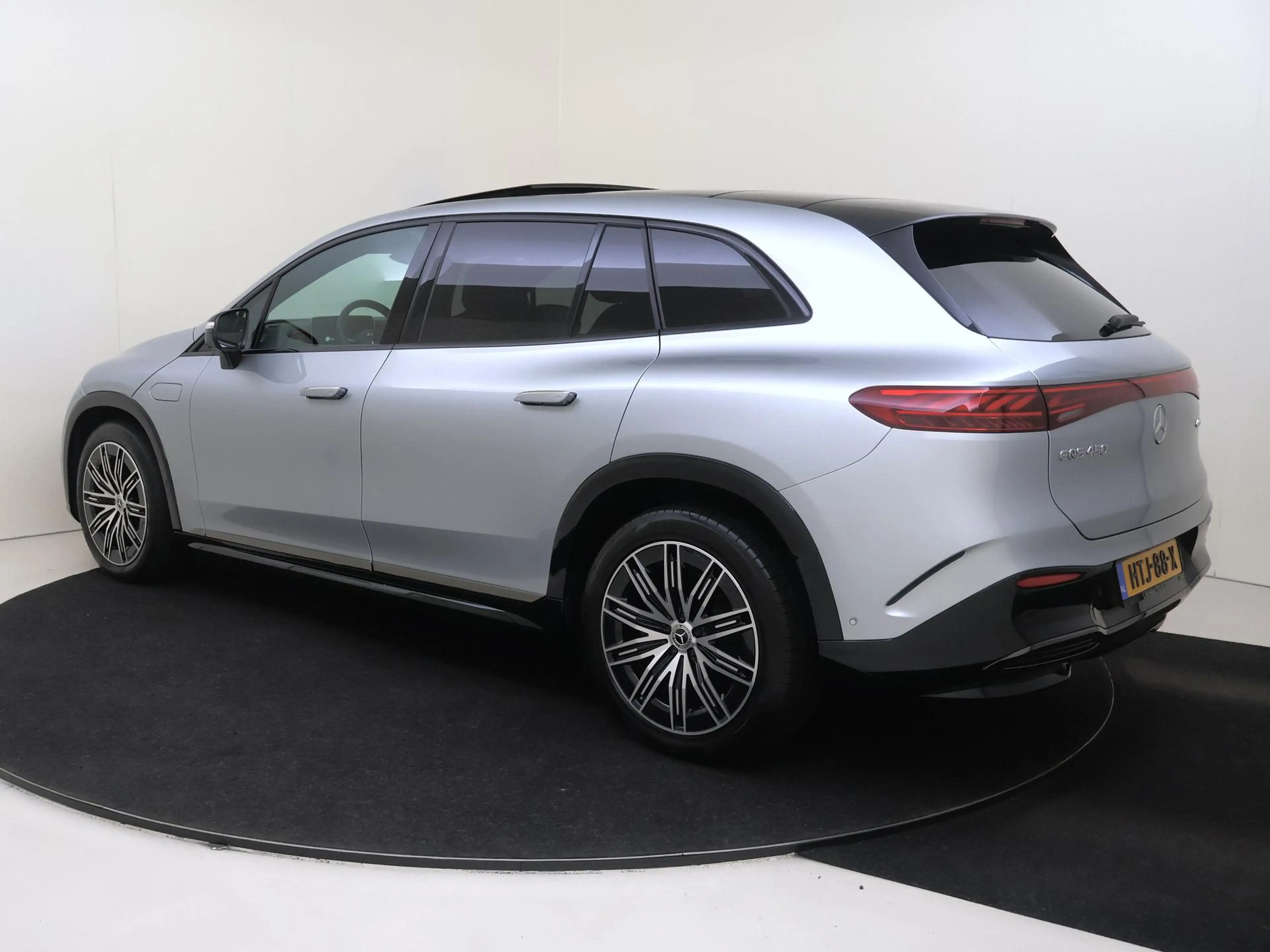 Mercedes-Benz EQS SUV 450 4MATIC AMG Line 7p 118 kWh / Premium/ Panorama — photo 3