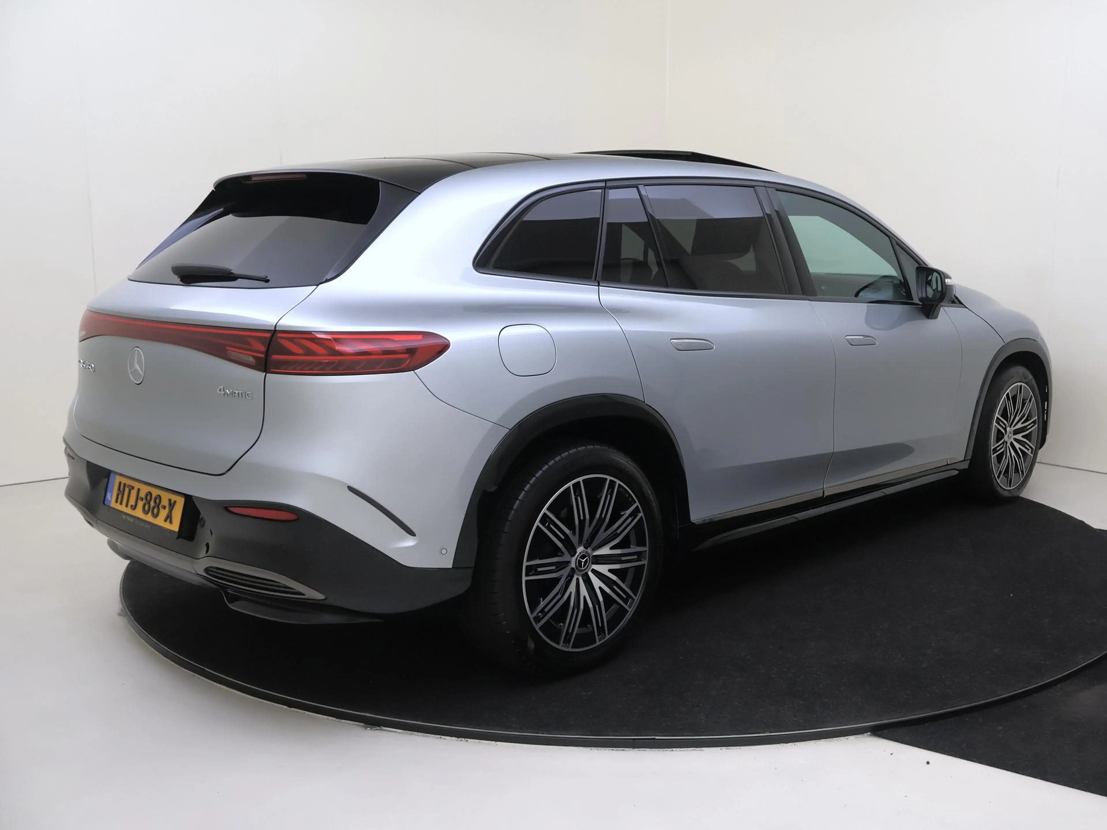 Mercedes-Benz EQS SUV 450 4MATIC AMG Line 7p 118 kWh / Premium/ Panorama — photo 4