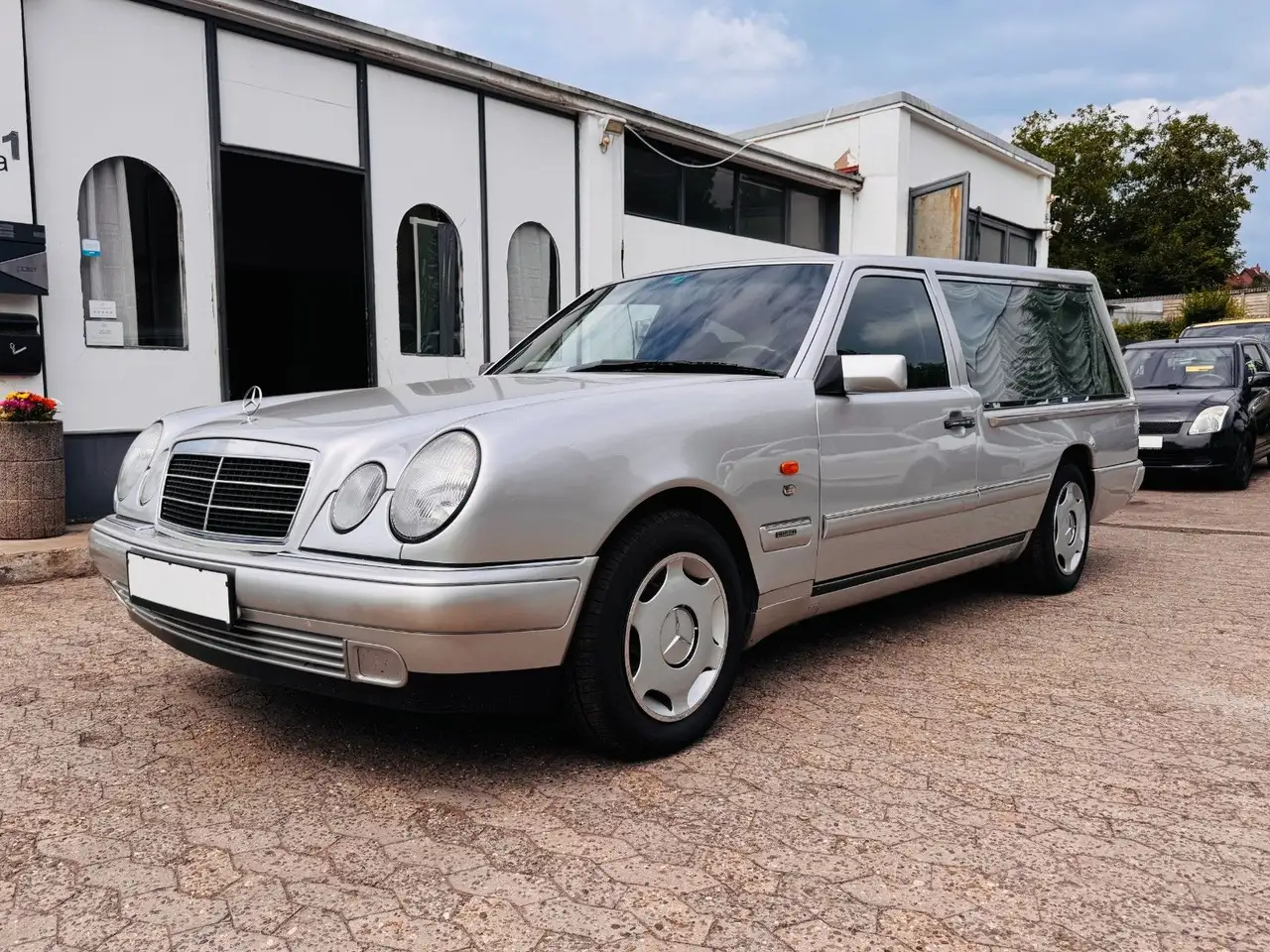Mercedes-Benz 200 E 1.Hand Bestattungswagen Leichenwagen, foto 3