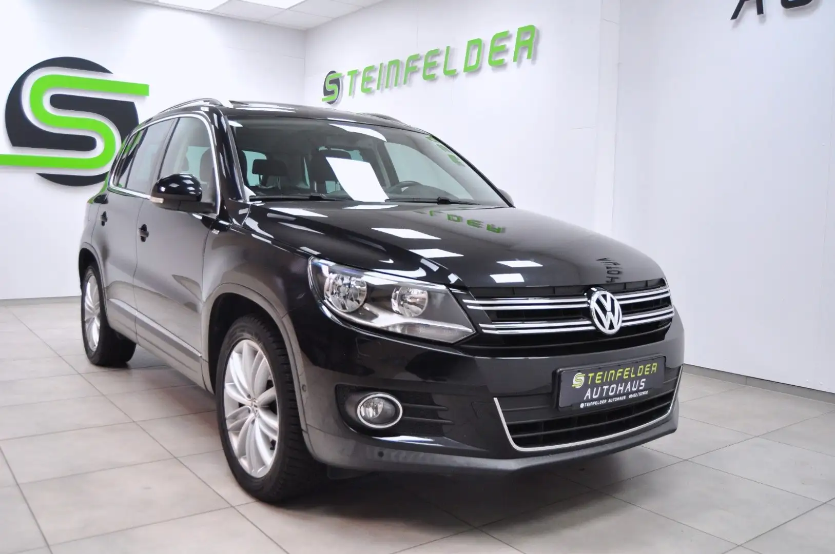Volkswagen Tiguan Cup 1.4 TSI Sport & Style BMT / PANORAMA Schwarz - 1