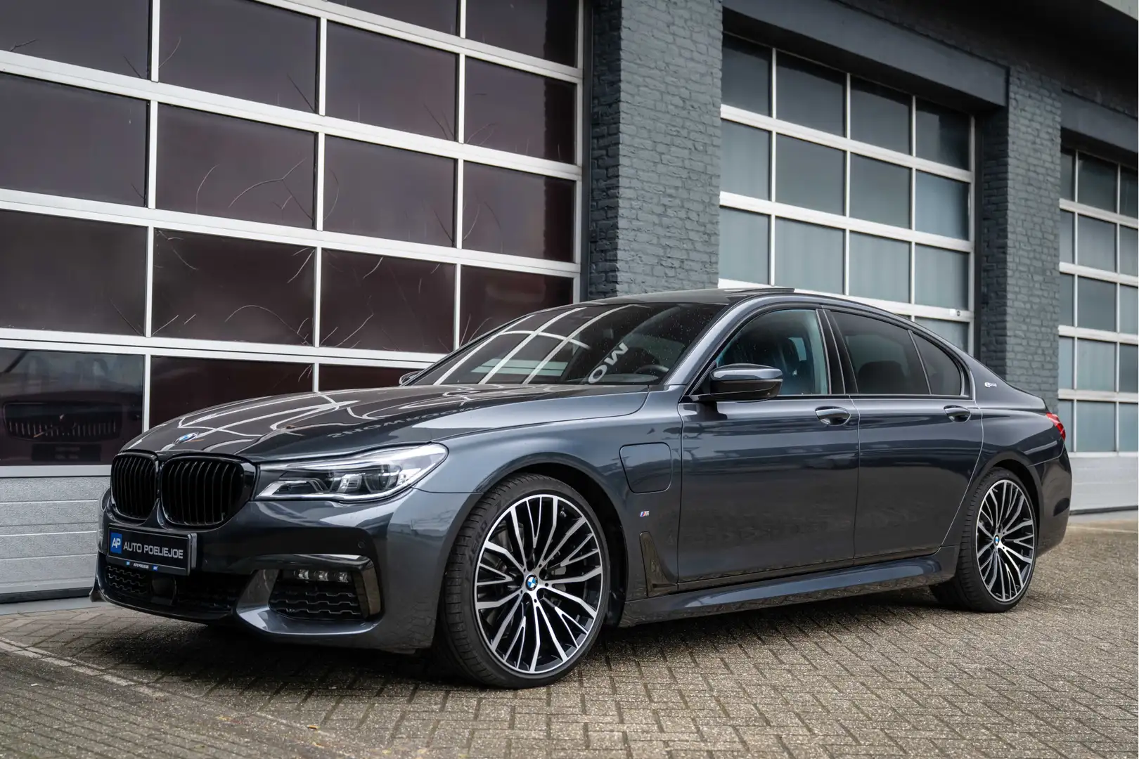 BMW 740 7-serie 740E, M-Sport, ACC, Dak, Harman/Kardon, 36 Grigio - 2