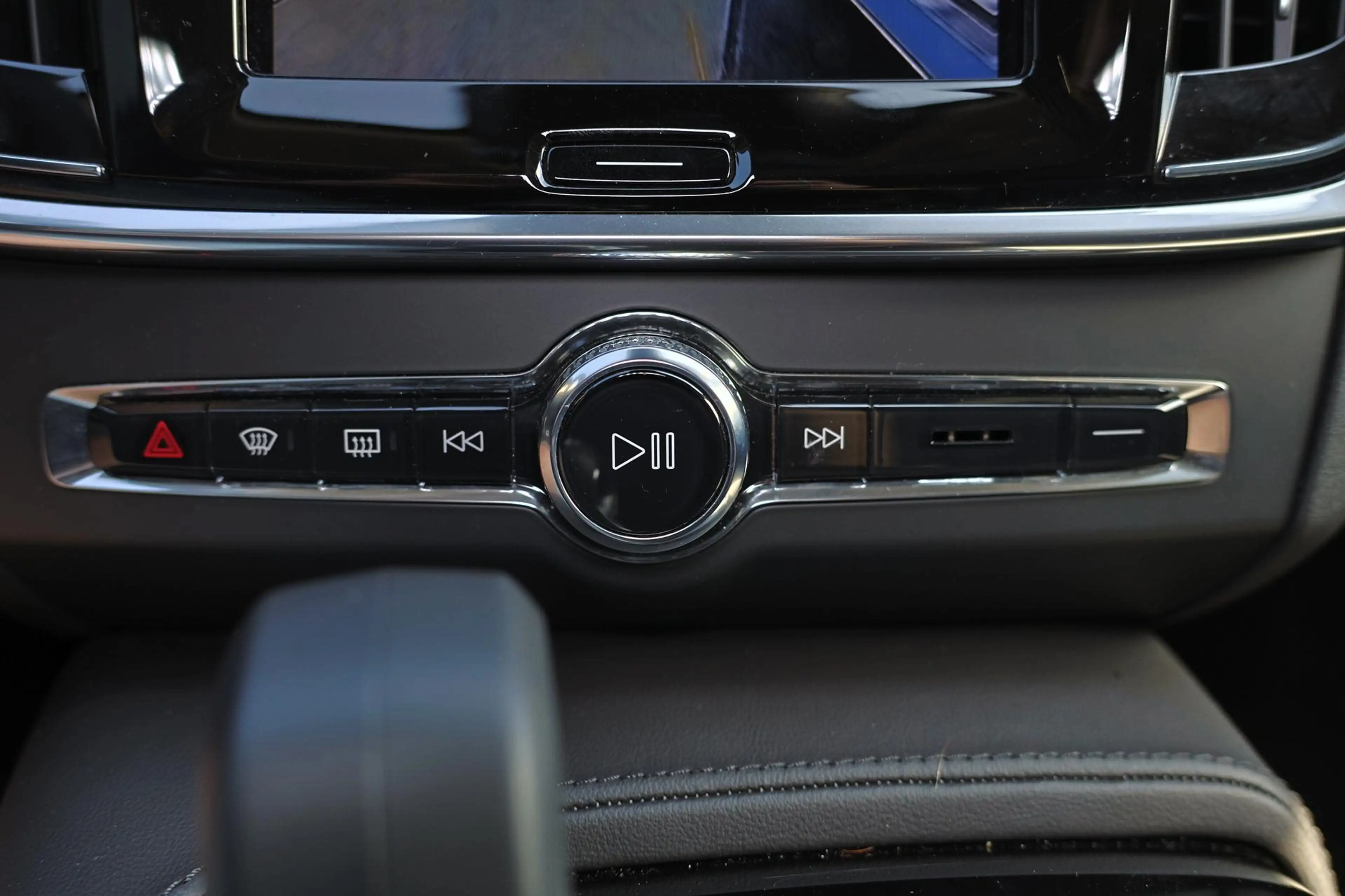 Volvo S90 T8 AWD Ultimate Bright - IntelliSafe Assist & Surr — photo 10