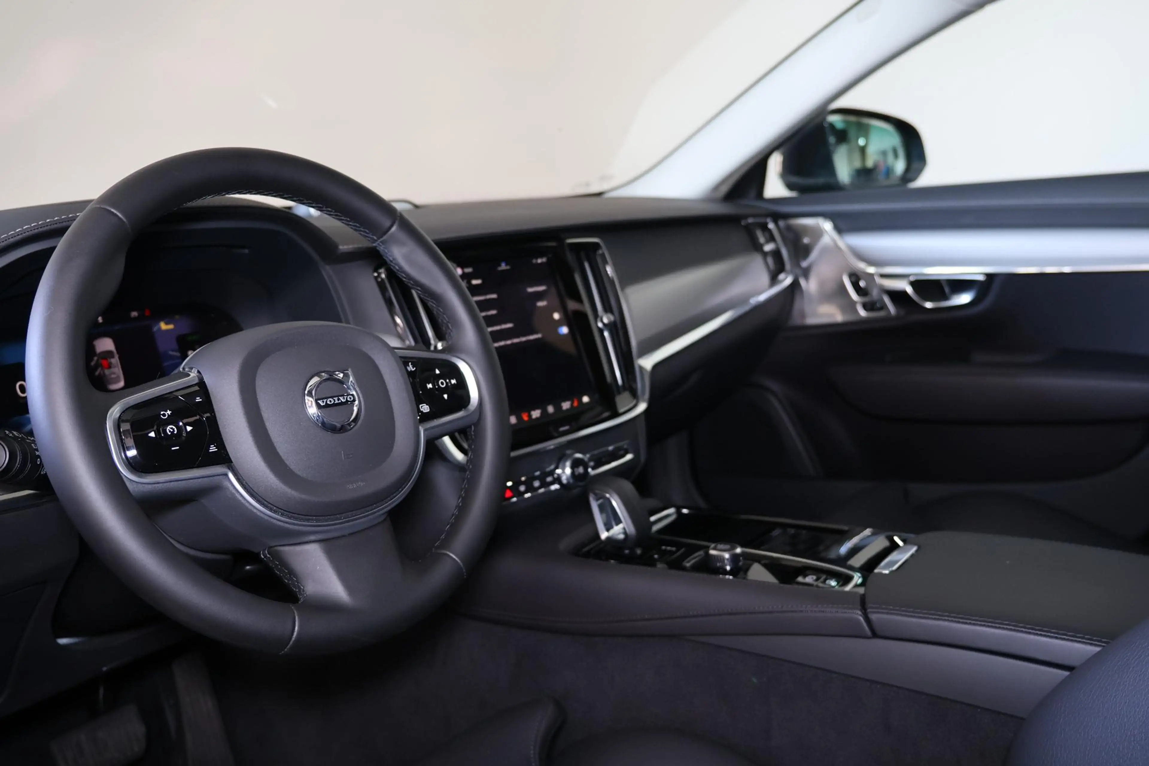 Volvo S90 T8 AWD Ultimate Bright - IntelliSafe Assist & Surr — photo 14