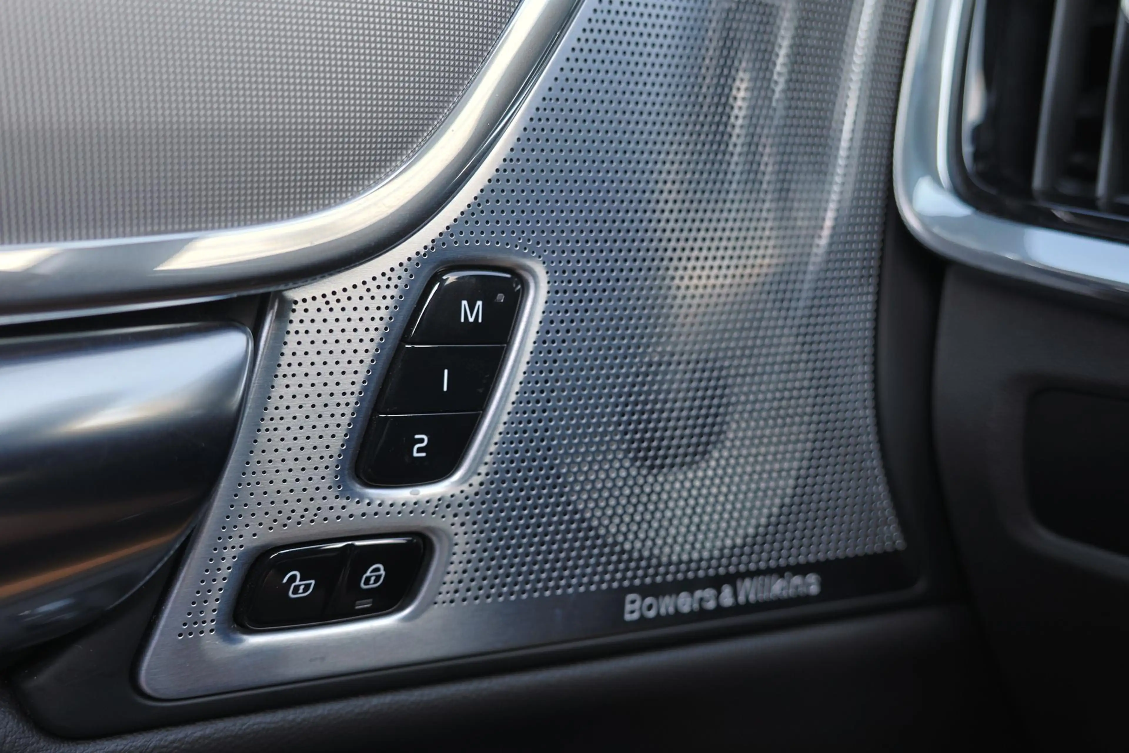 Volvo S90 T8 AWD Ultimate Bright - IntelliSafe Assist & Surr — photo 12