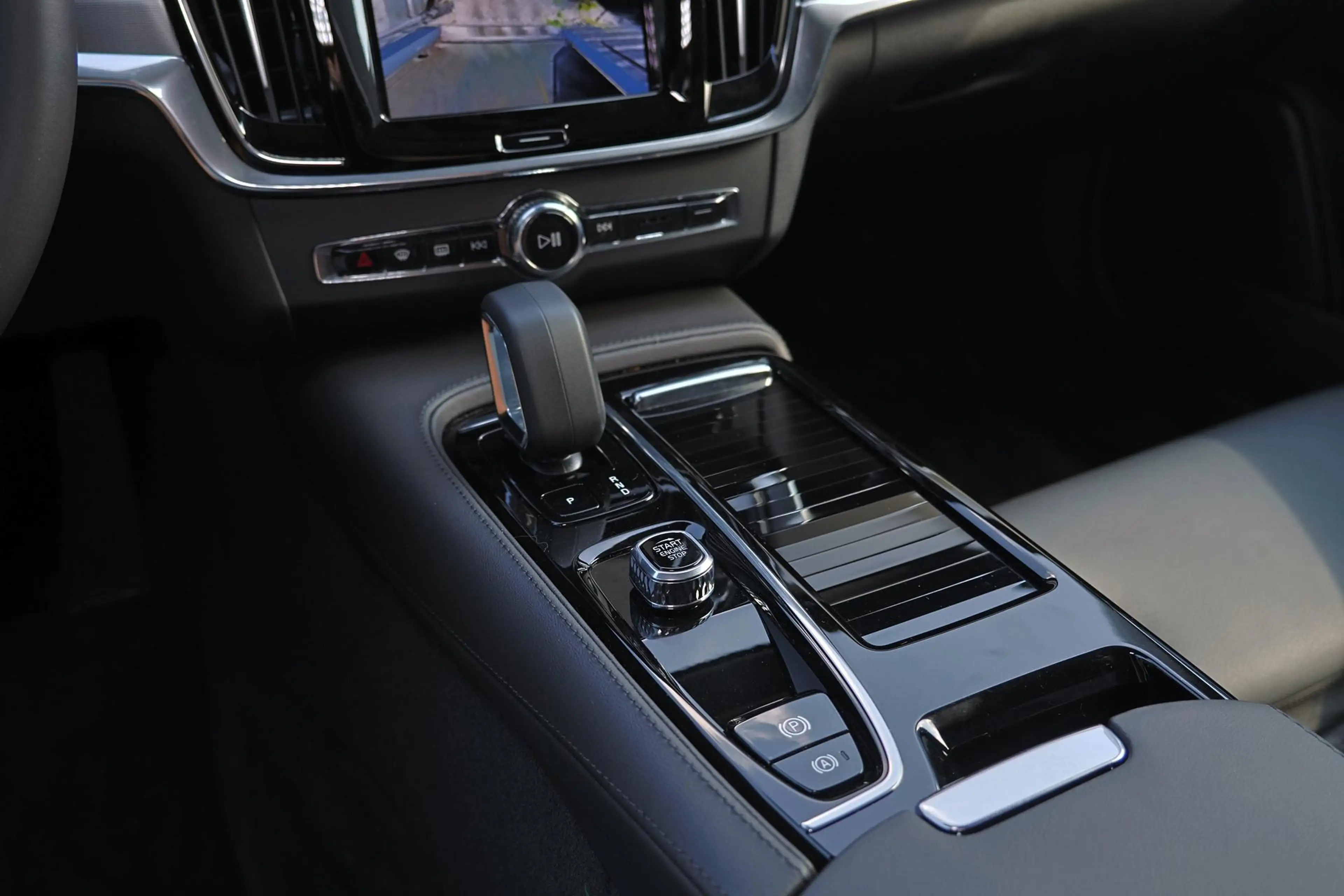 Volvo S90 T8 AWD Ultimate Bright - IntelliSafe Assist & Surr — photo 11