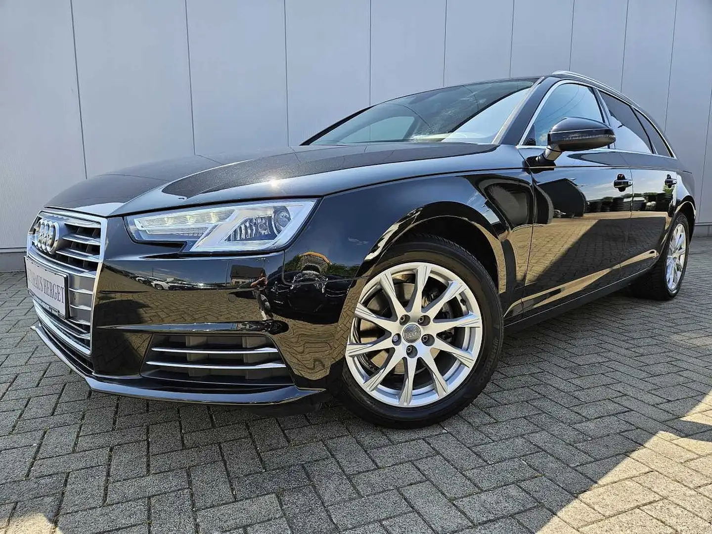Audi A4 Avant 1.4 TFSI sport Audi-Scheckheft/DAB/PDC/AHK/S Zwart - 1