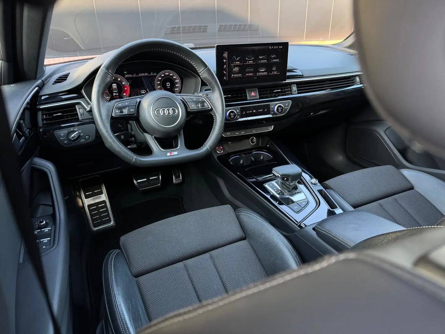 Audi A4 Limousine 35 TFSI Launch edition ABT|NARDO|NAP| Grigio - 2
