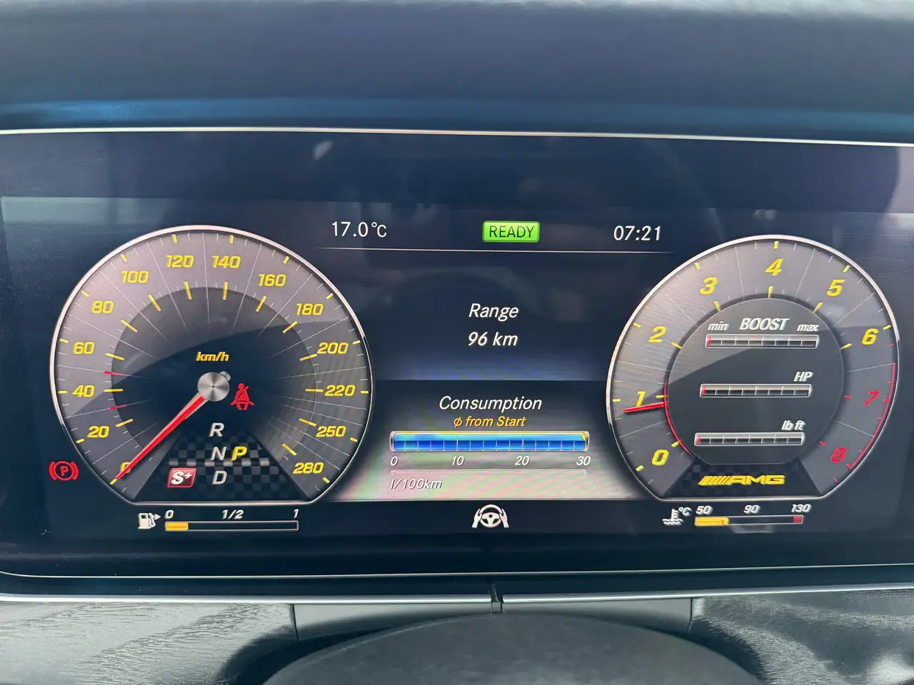 Mercedes-Benz E-Class снимка Mercedes-Benz E-Class