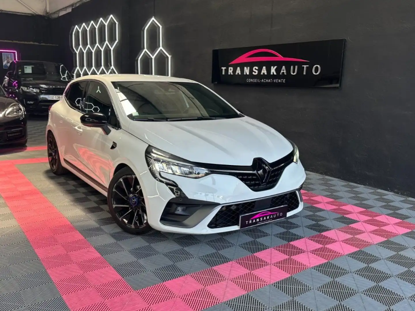 Renault Clio V RS Line TCe 100 ch ~ Écran 9,3 pouce ~ apple Carplay ~ jantes Alpine ~ Caméra AR ~ Radar AV/AR Blanc - 1