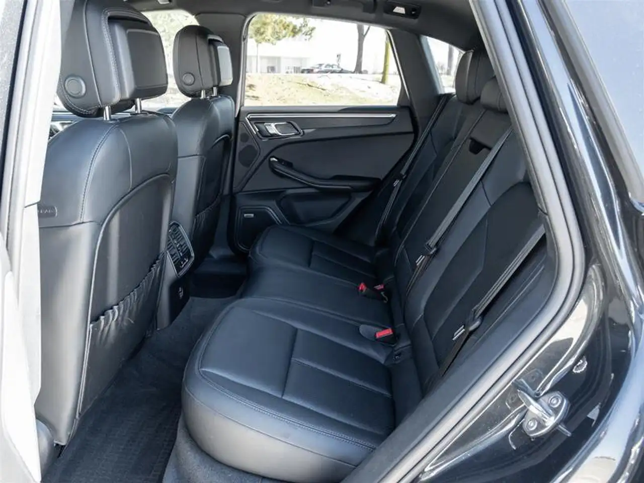 Porsche Macan снимка Porsche Macan