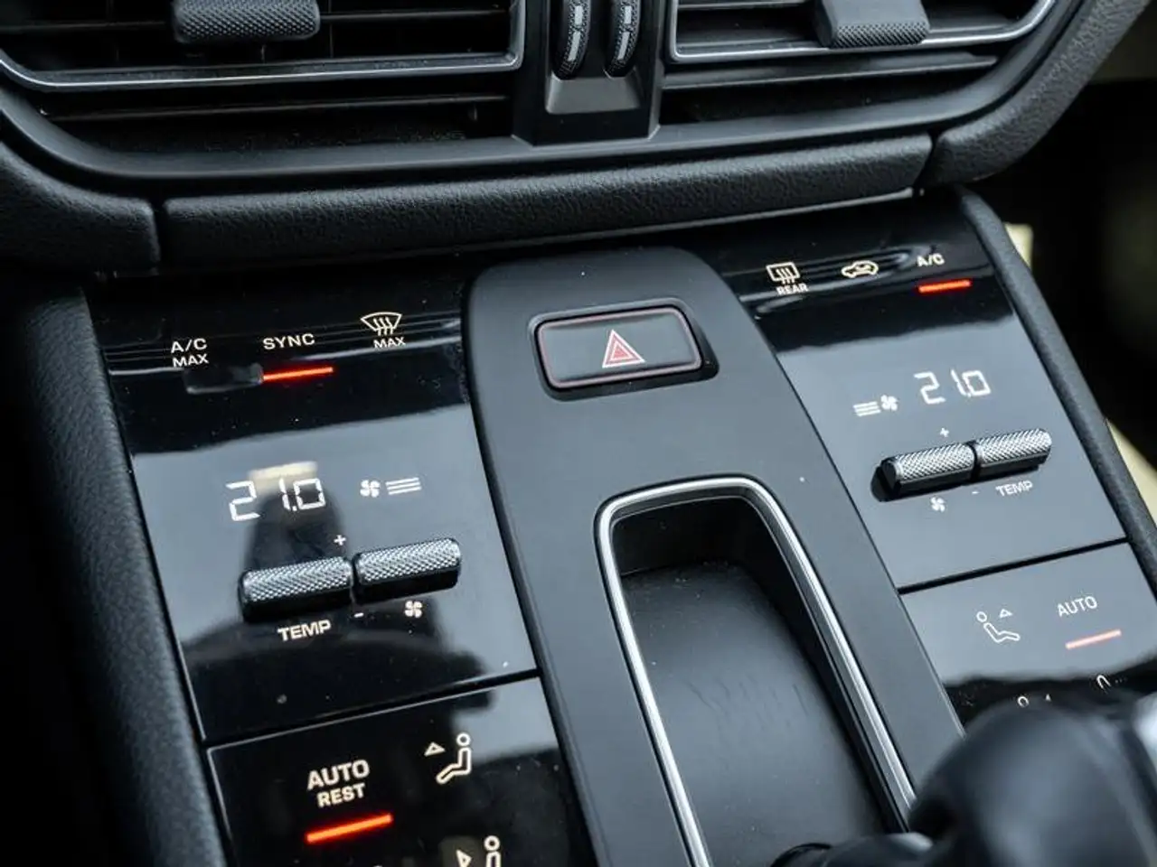 Porsche Macan снимка Porsche Macan