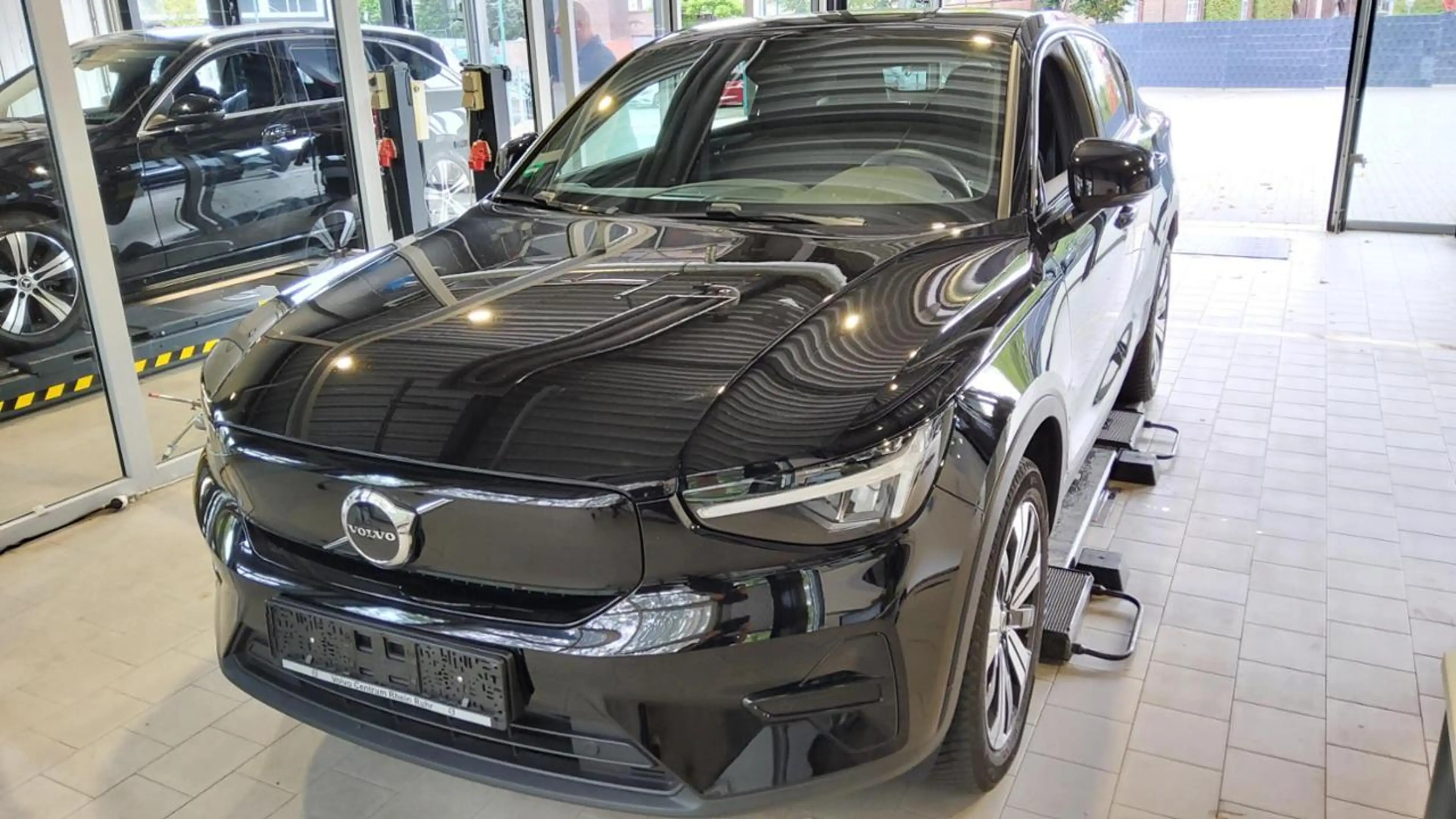 Volvo C40 PURE ELECTRIC PLUS WINTERPAK+STANDHZ+PANO+LM — photo 2