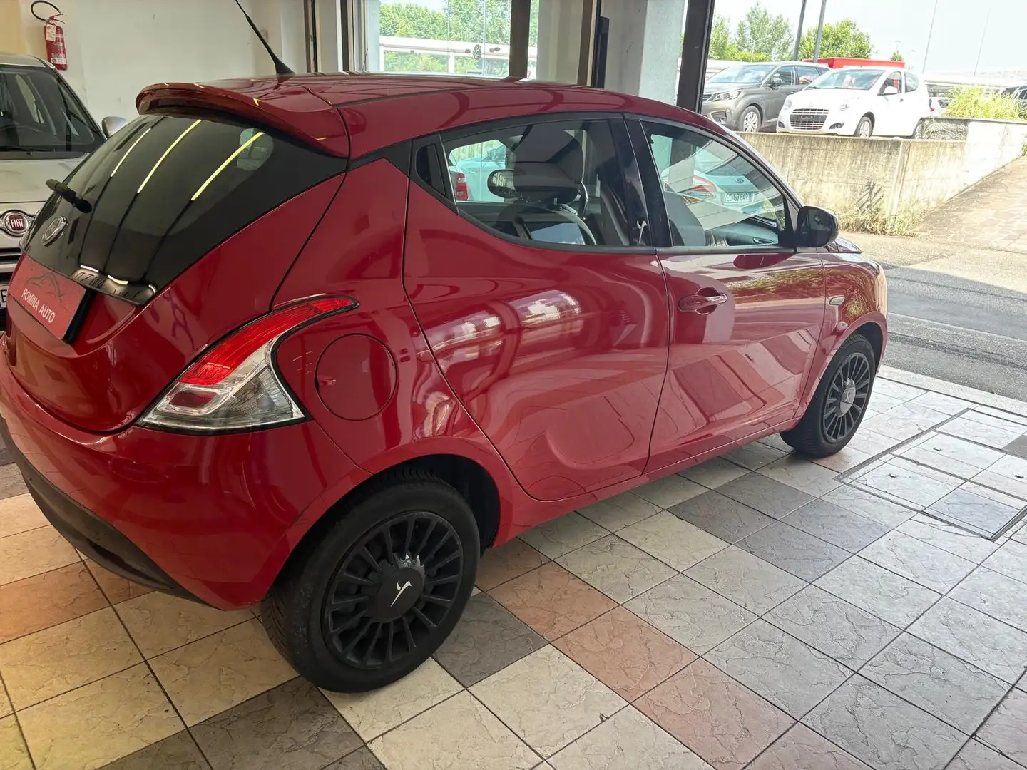 Lancia Ypsilon Ypsilon 1.2 8v Elefantino 69cv my14 Rosso - 1