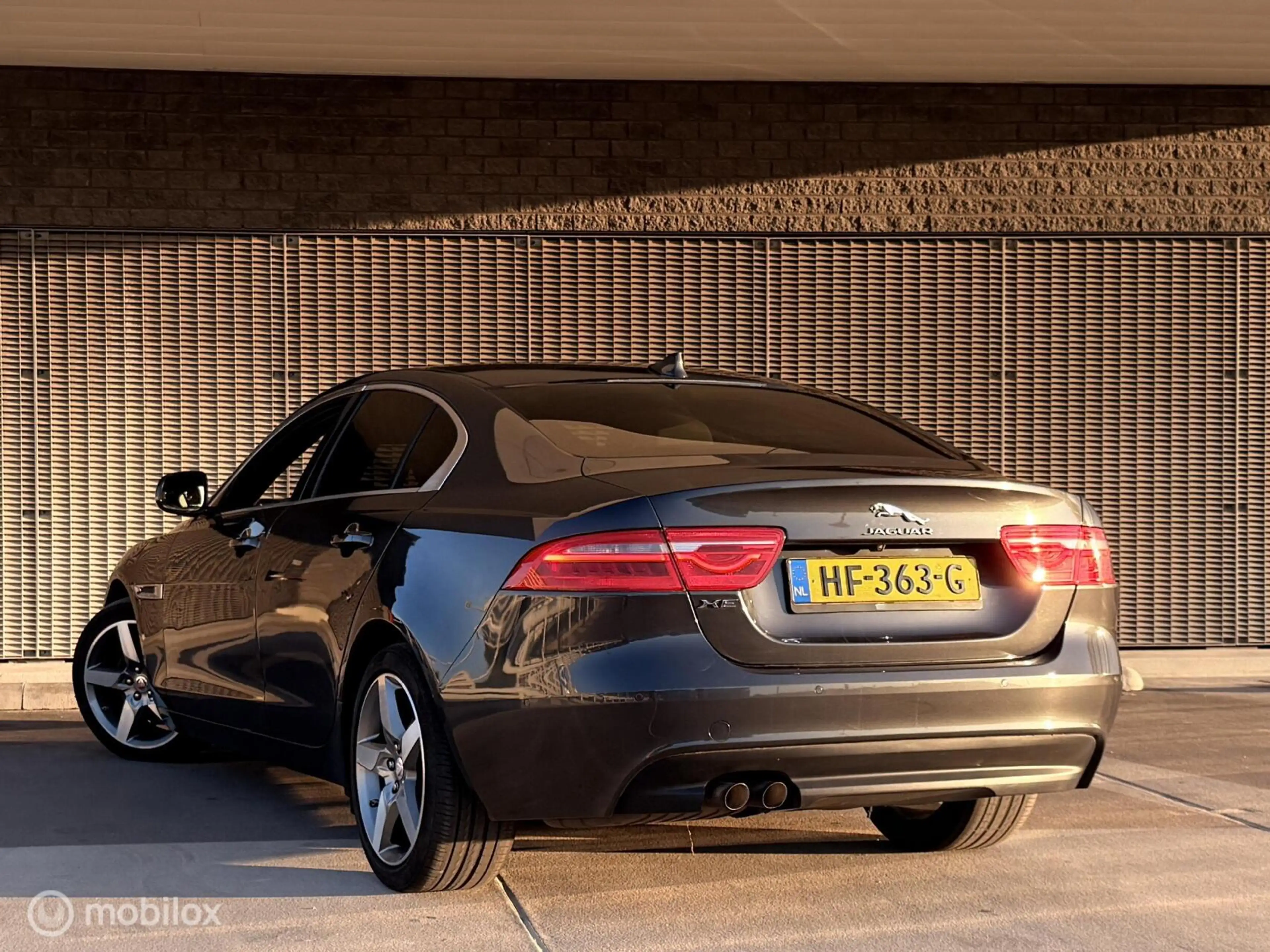 Jaguar XE 2.0 D R-Sport — photo 8