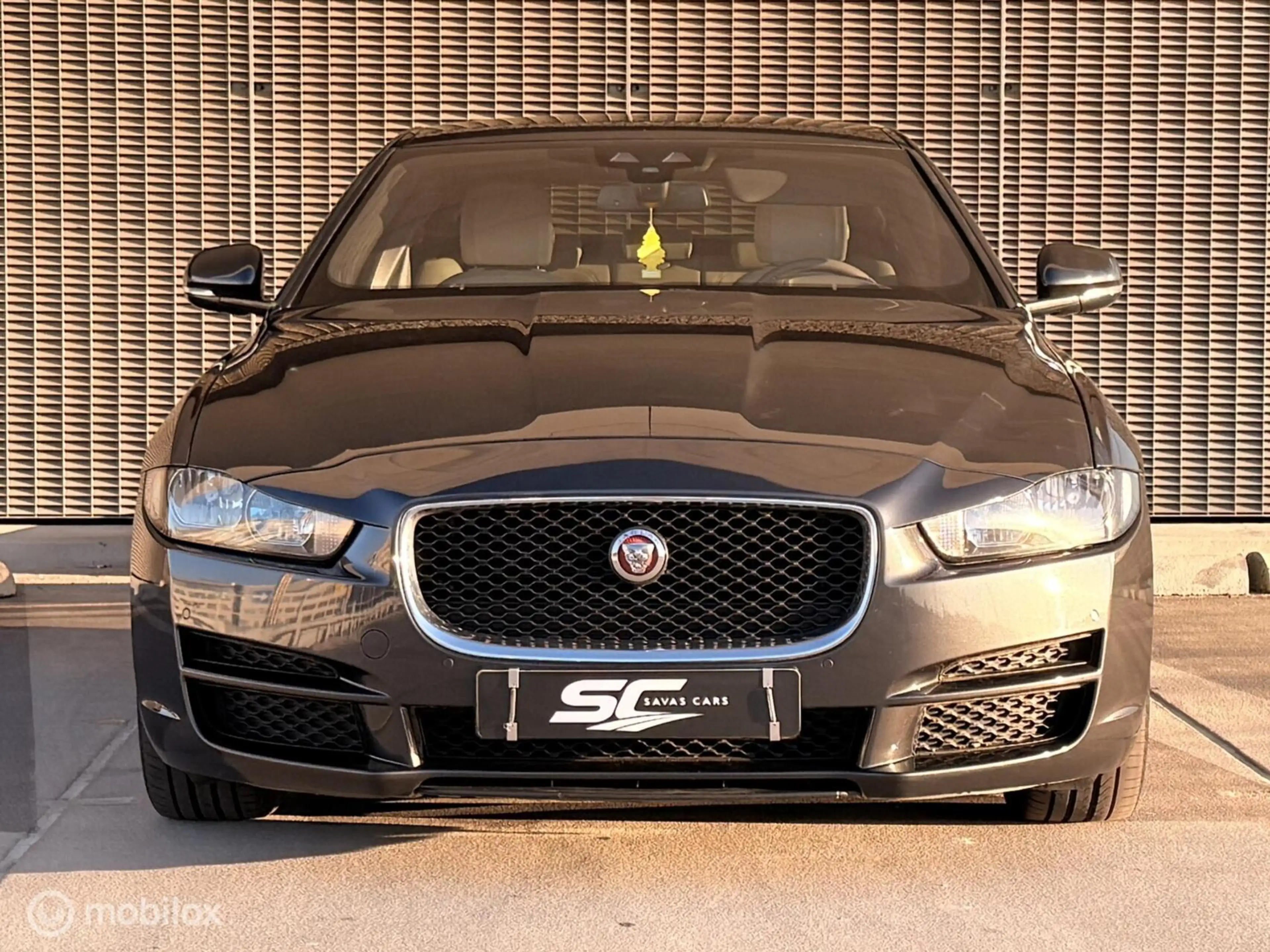 Jaguar XE 2.0 D R-Sport — photo 5