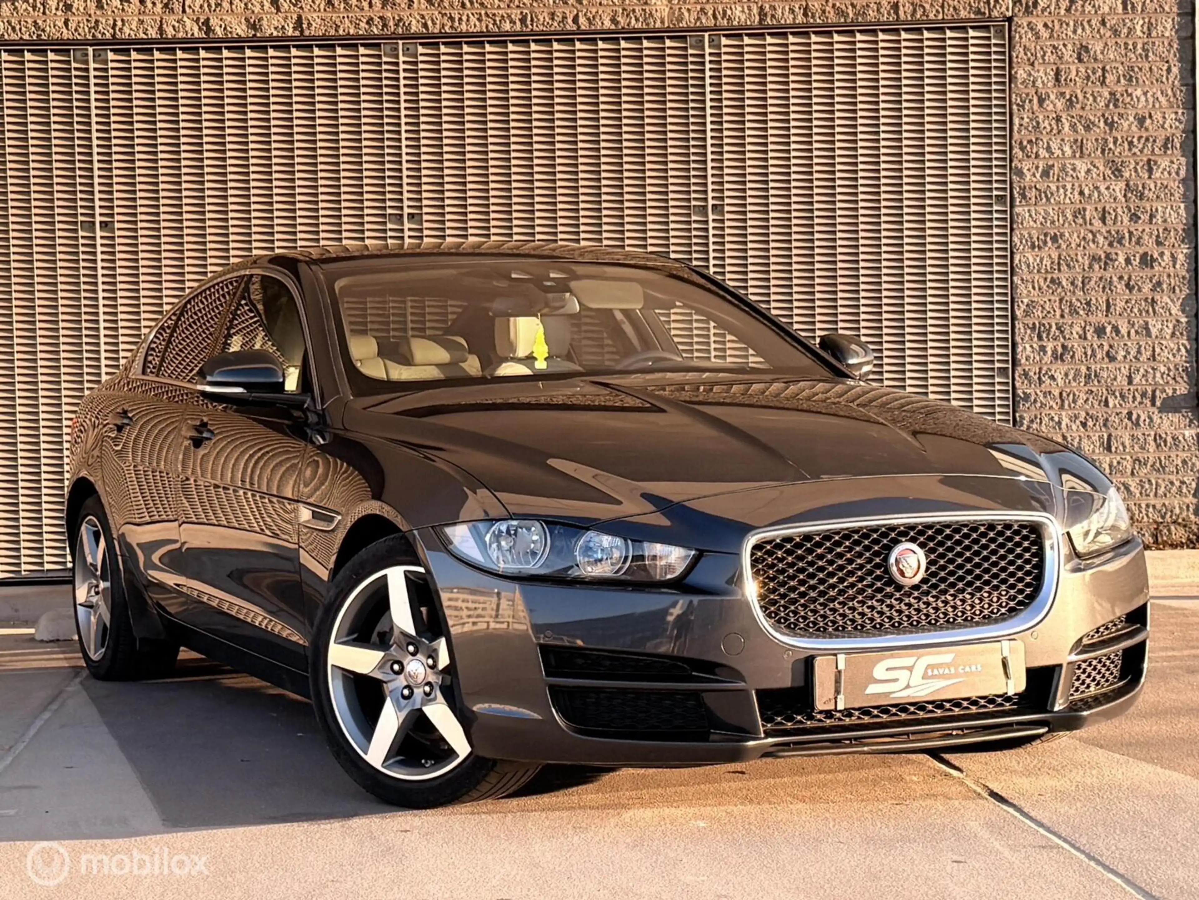 Jaguar XE 2.0 D R-Sport — photo 7