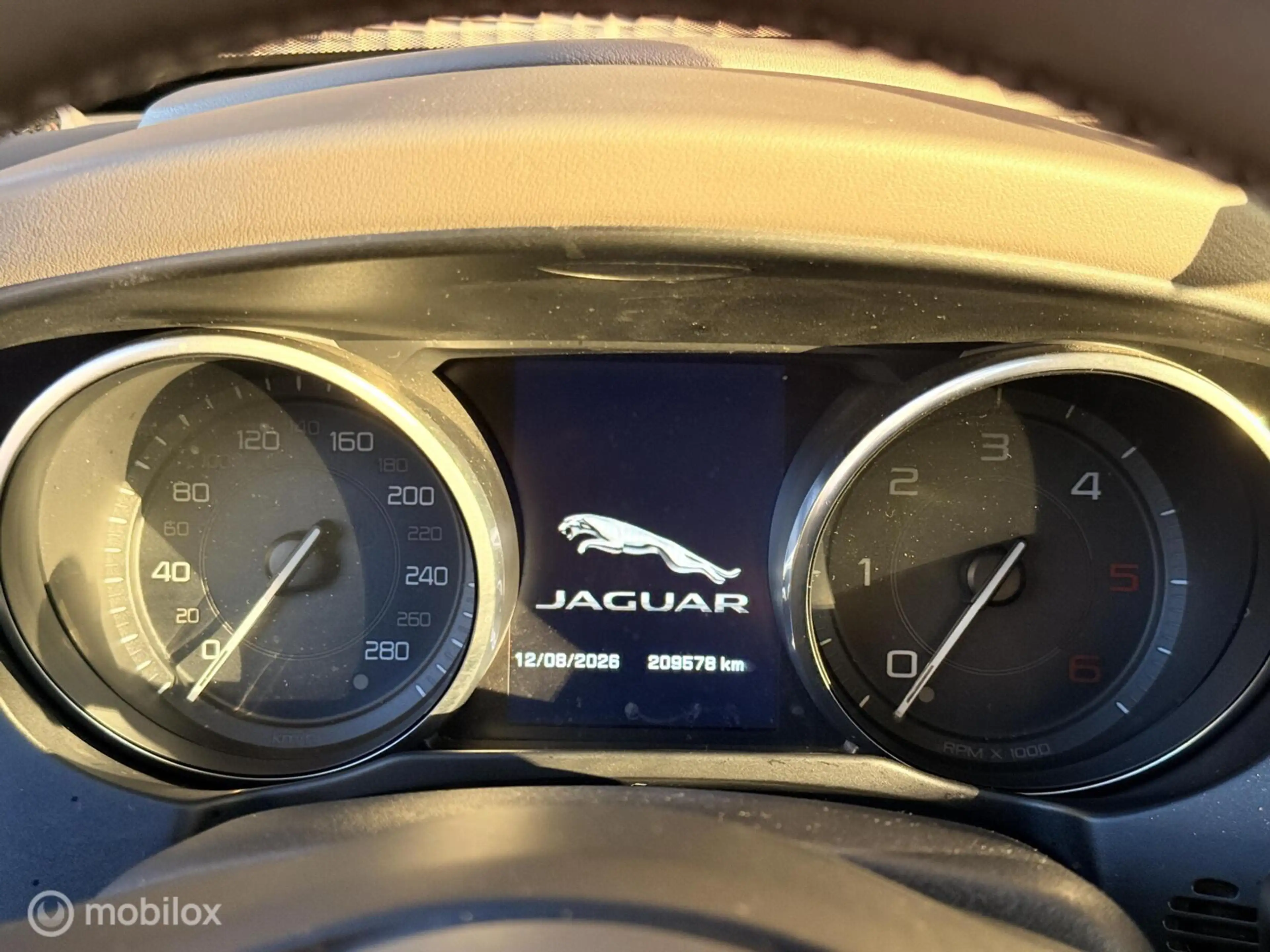 Jaguar XE 2.0 D R-Sport — photo 11