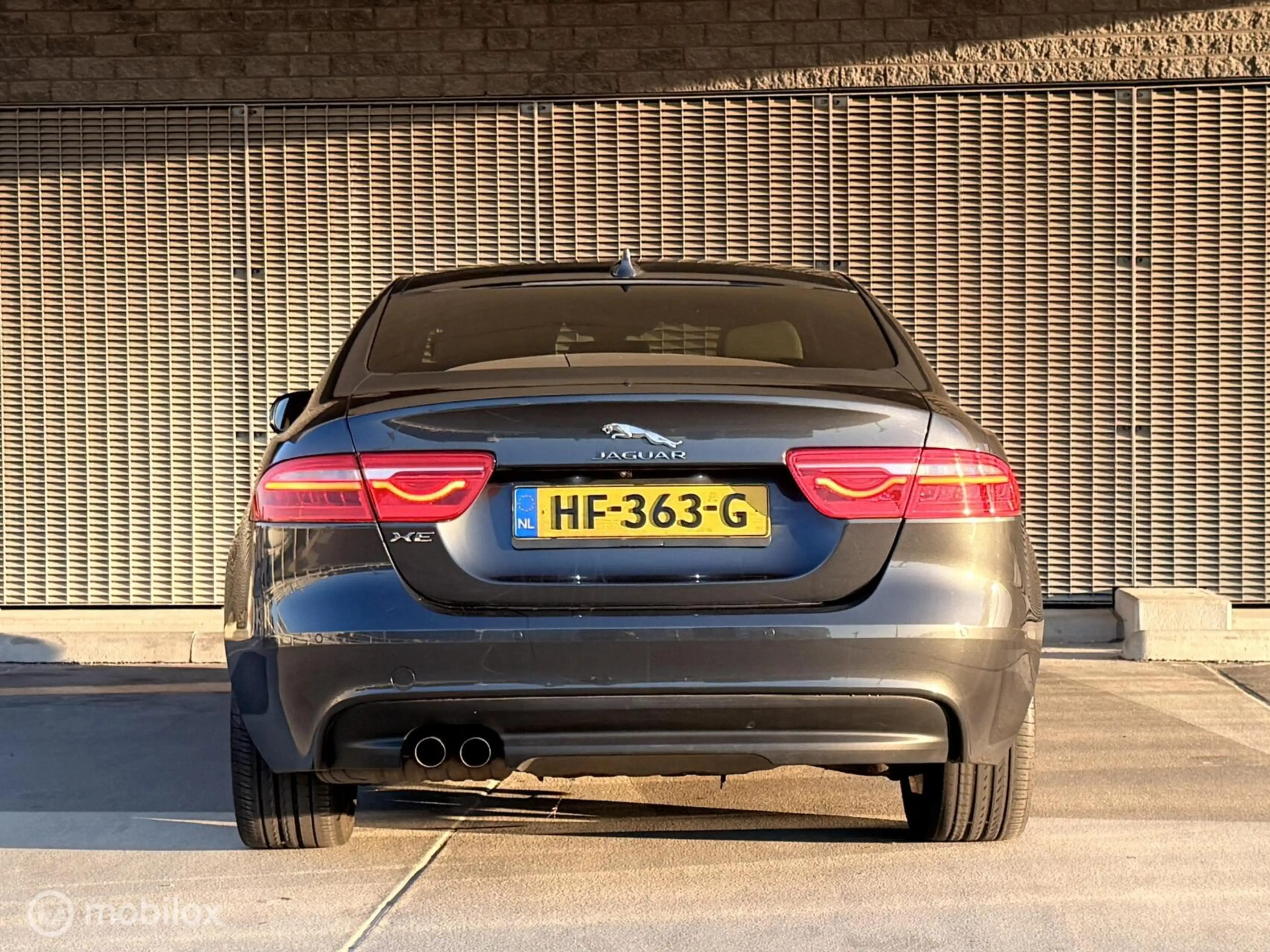 Jaguar XE 2.0 D R-Sport — photo 6