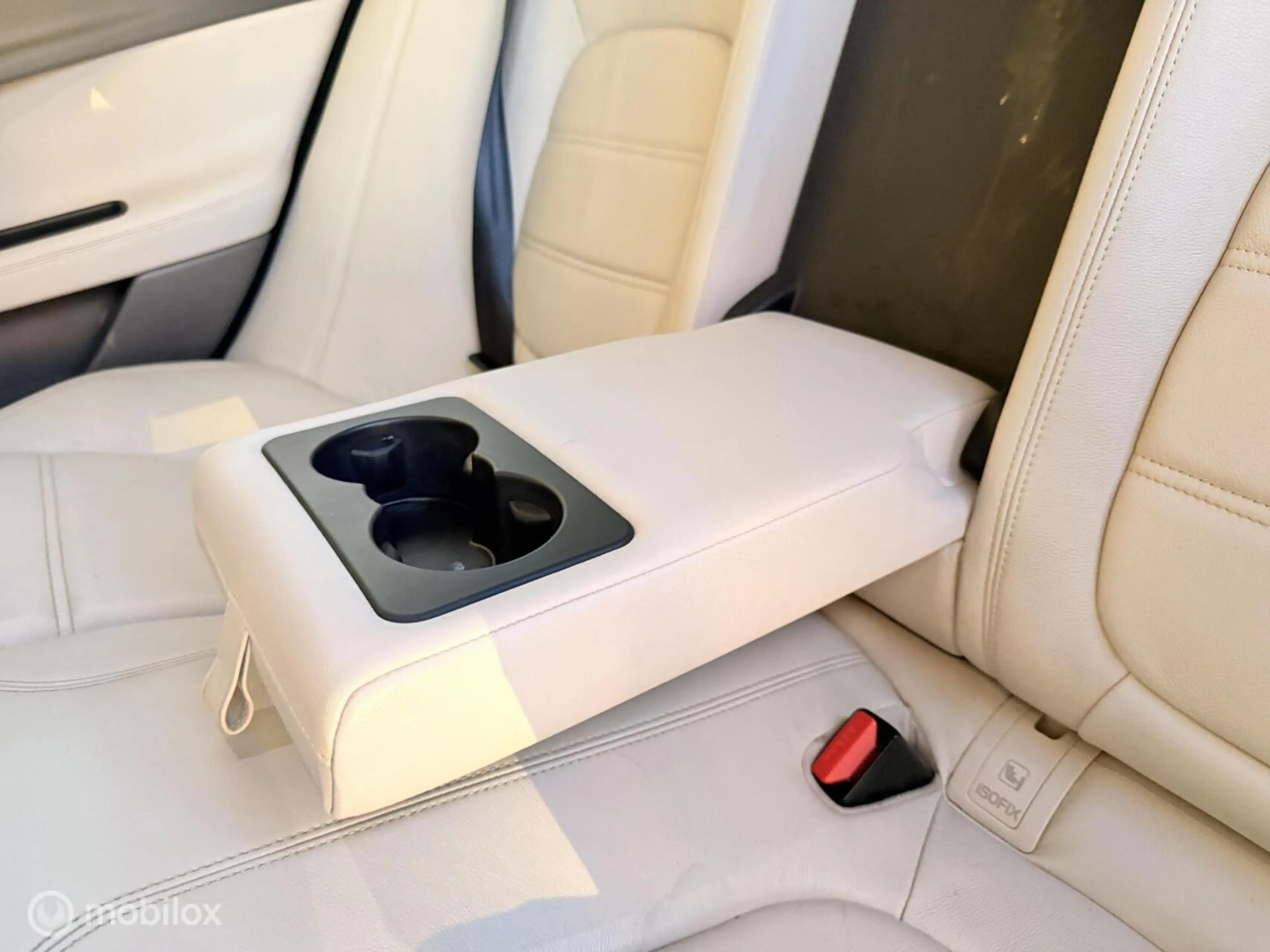 Jaguar XE 2.0 D R-Sport — photo 15