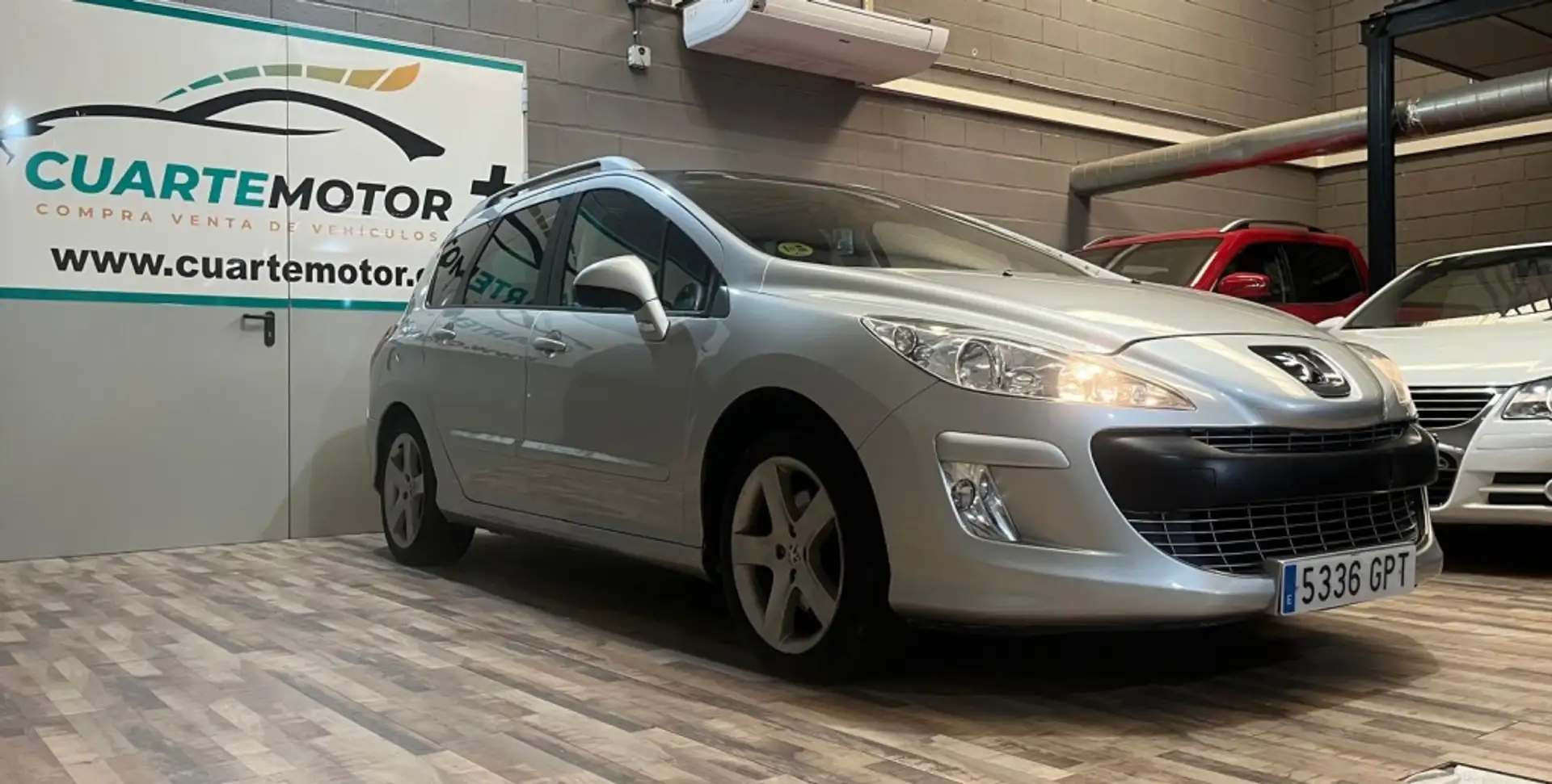 Peugeot 308 SW 2.0HDI FAP Premium Silber - 1
