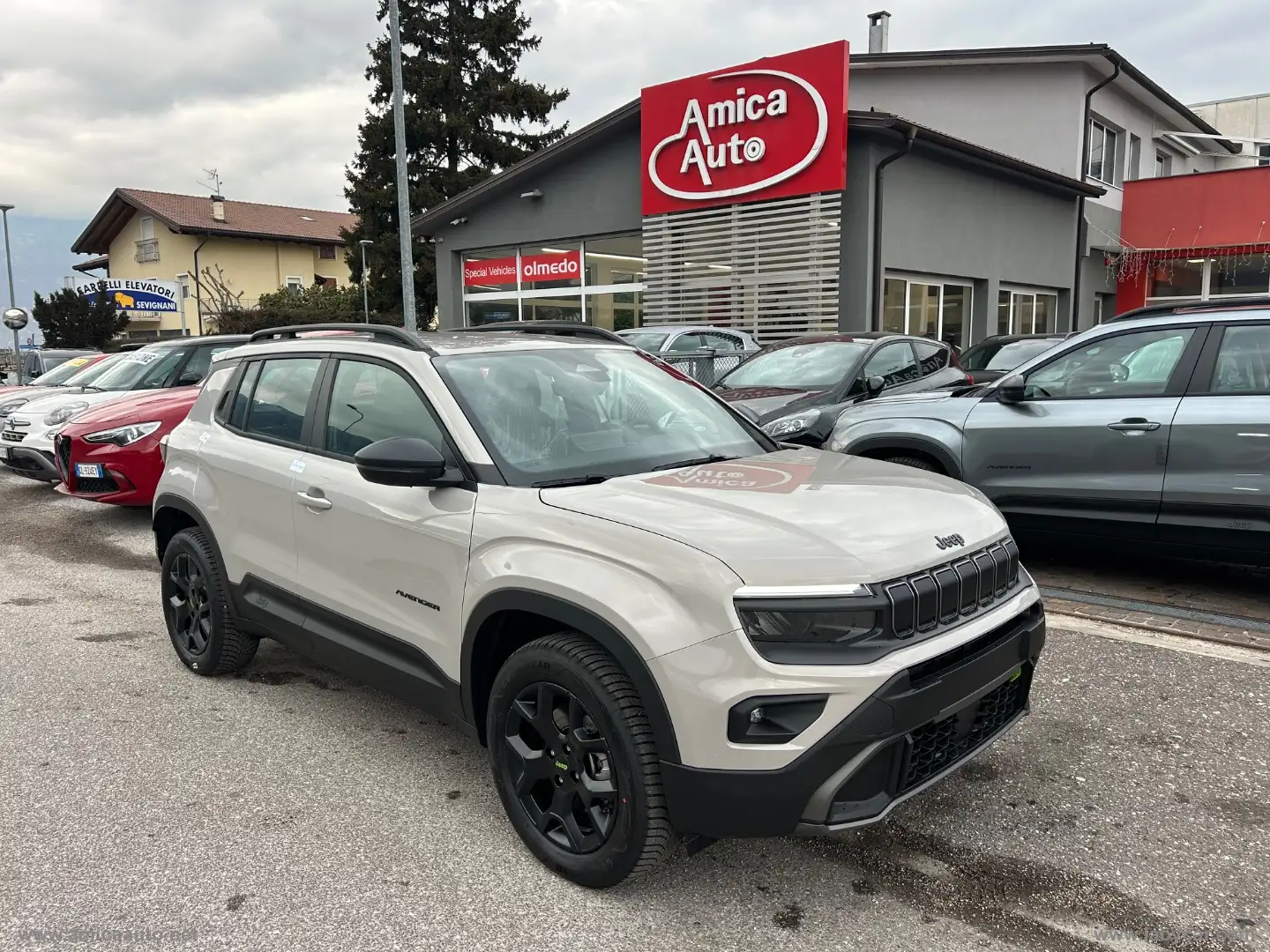 Jeep Avenger 1.2 Turbo 145CV MHEV 4xe Upland Grau - 2