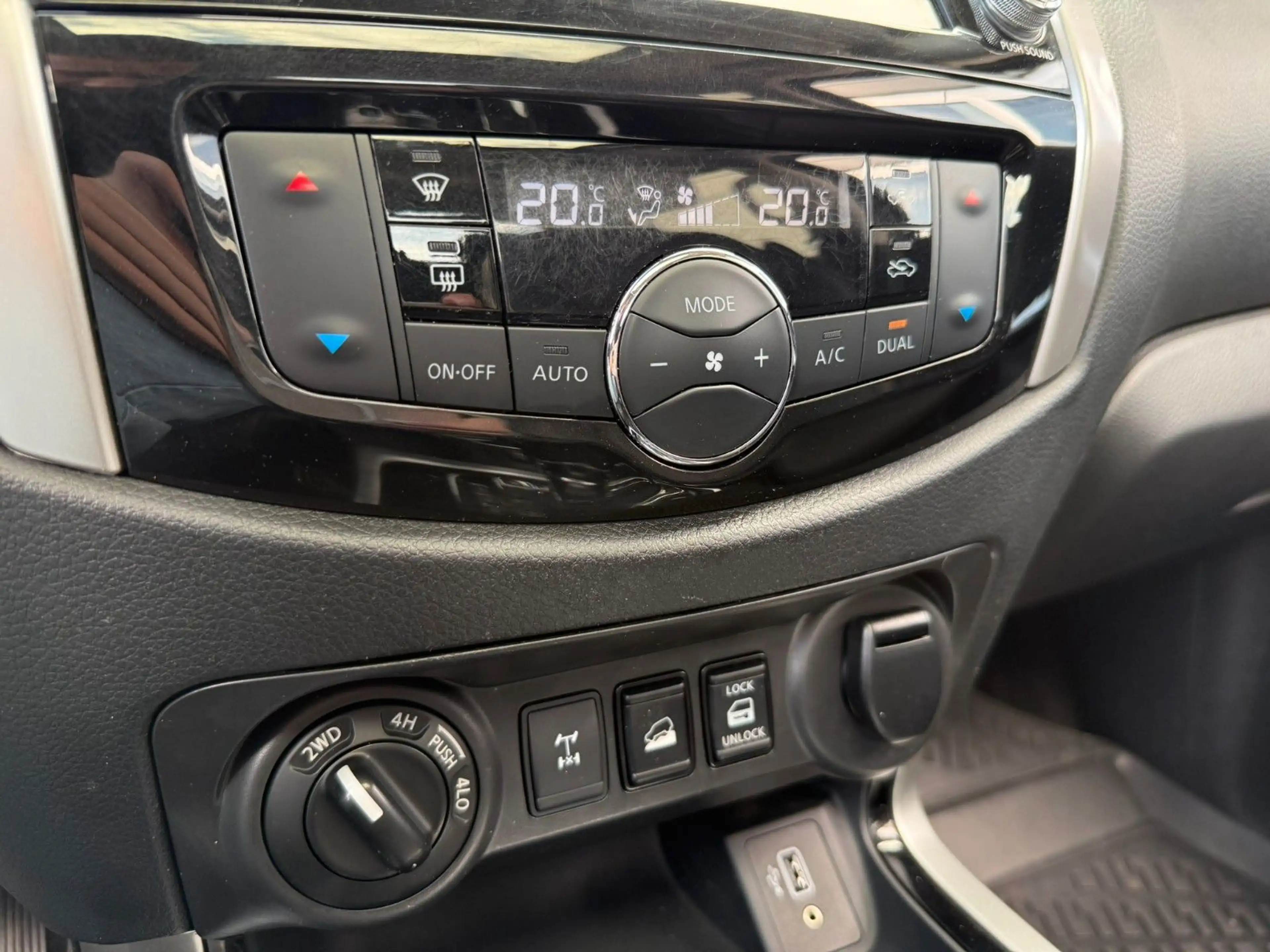 Nissan Navara NP300 4x4/Kamera/Rollcover/AHK — photo 11